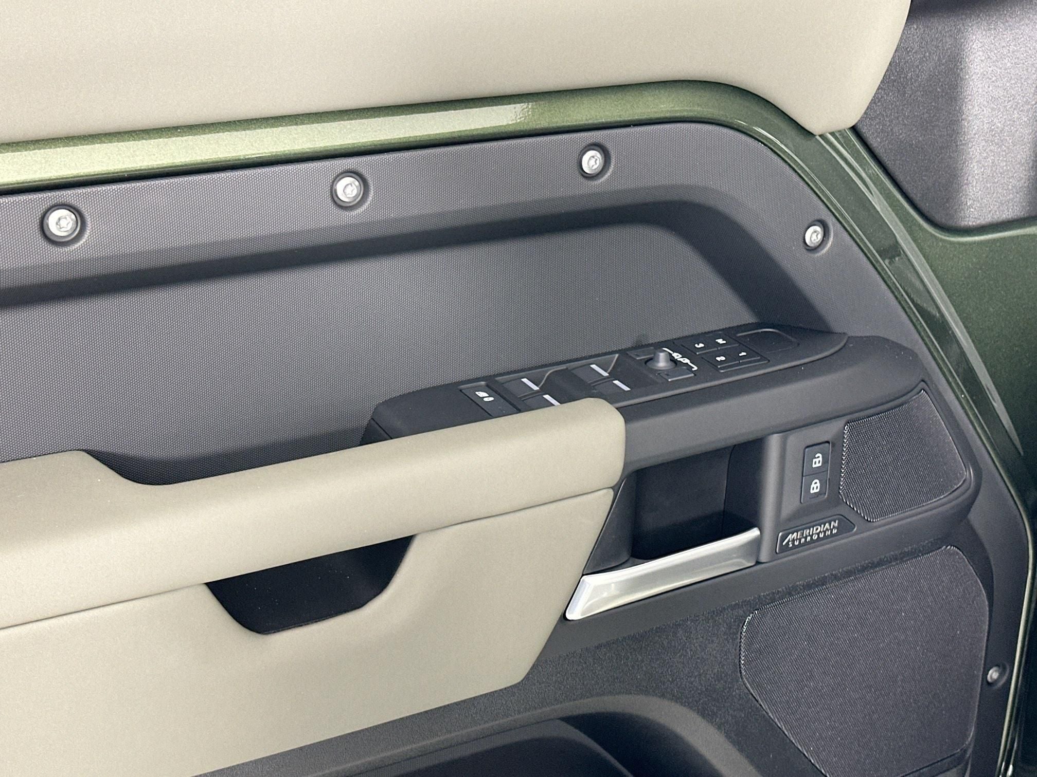 2026 Land Rover Defender 110 X-Dynamic SE