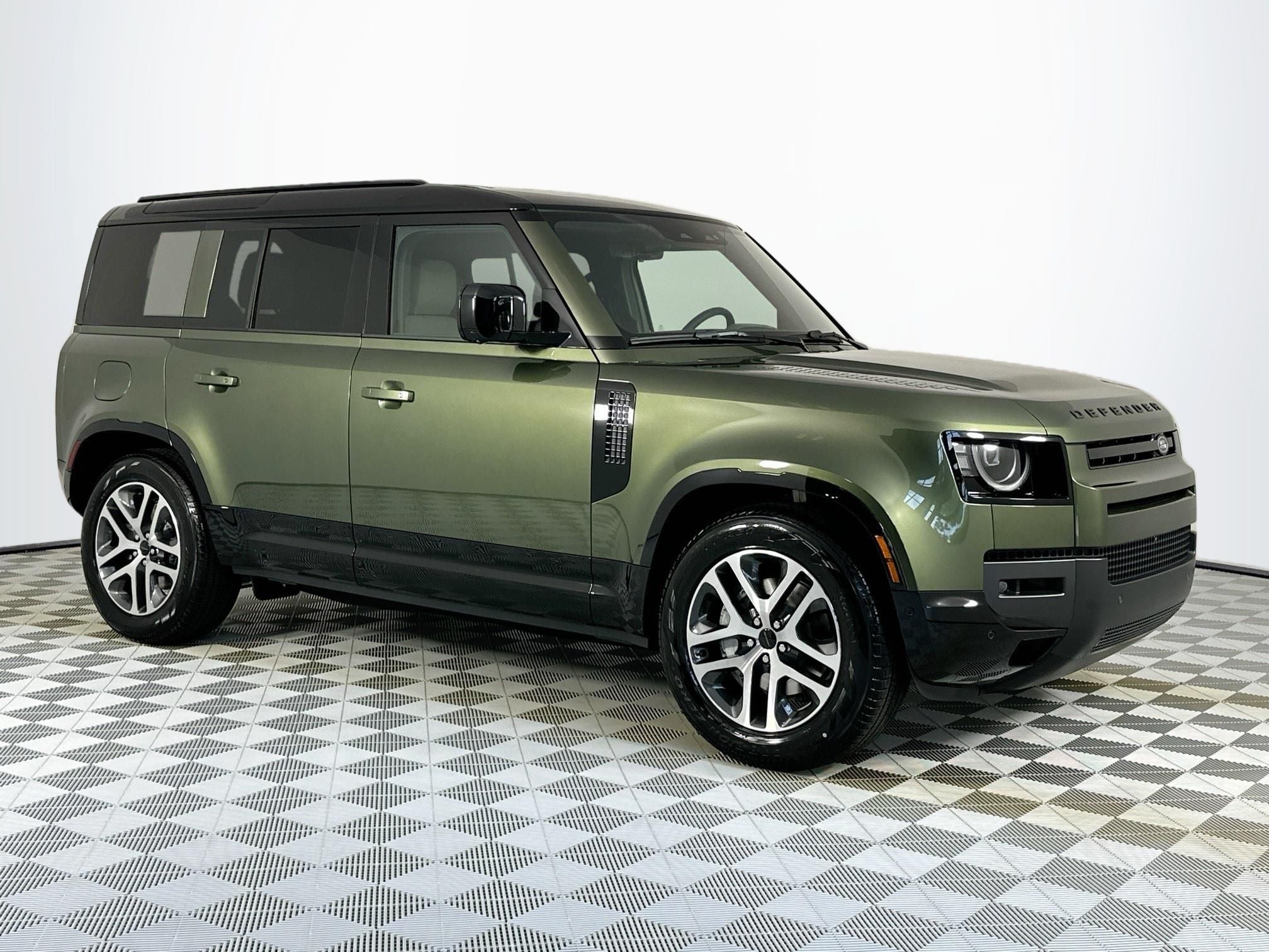 2026 Land Rover Defender 110 X-Dynamic SE