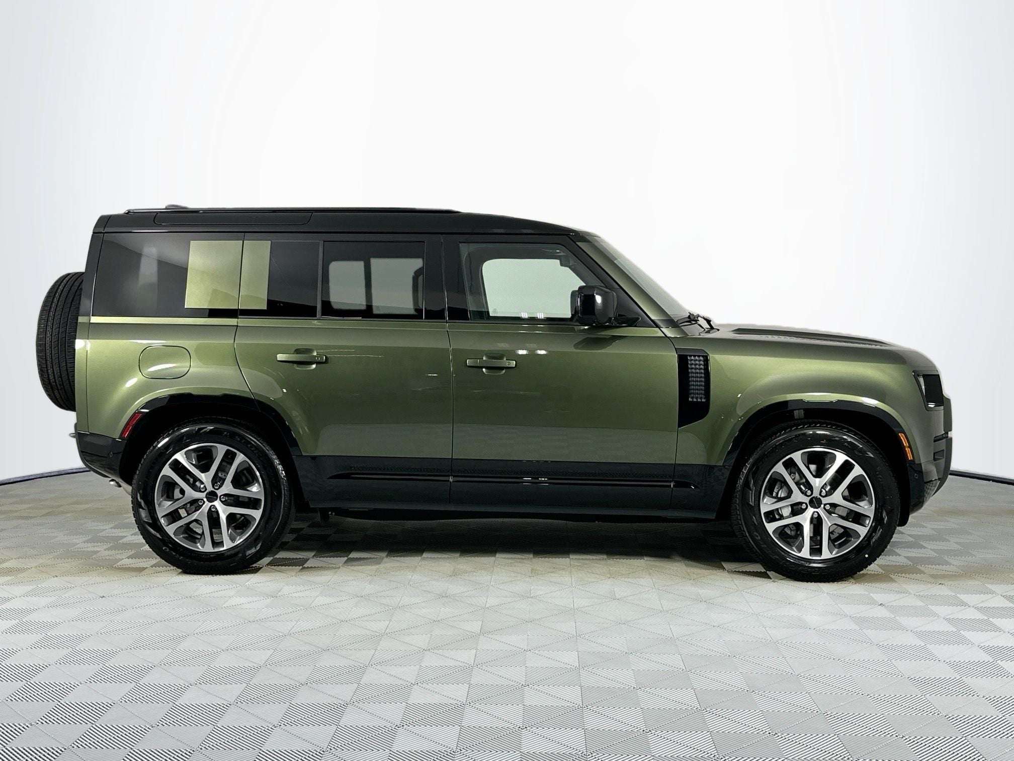 2026 Land Rover Defender 110 X-Dynamic SE