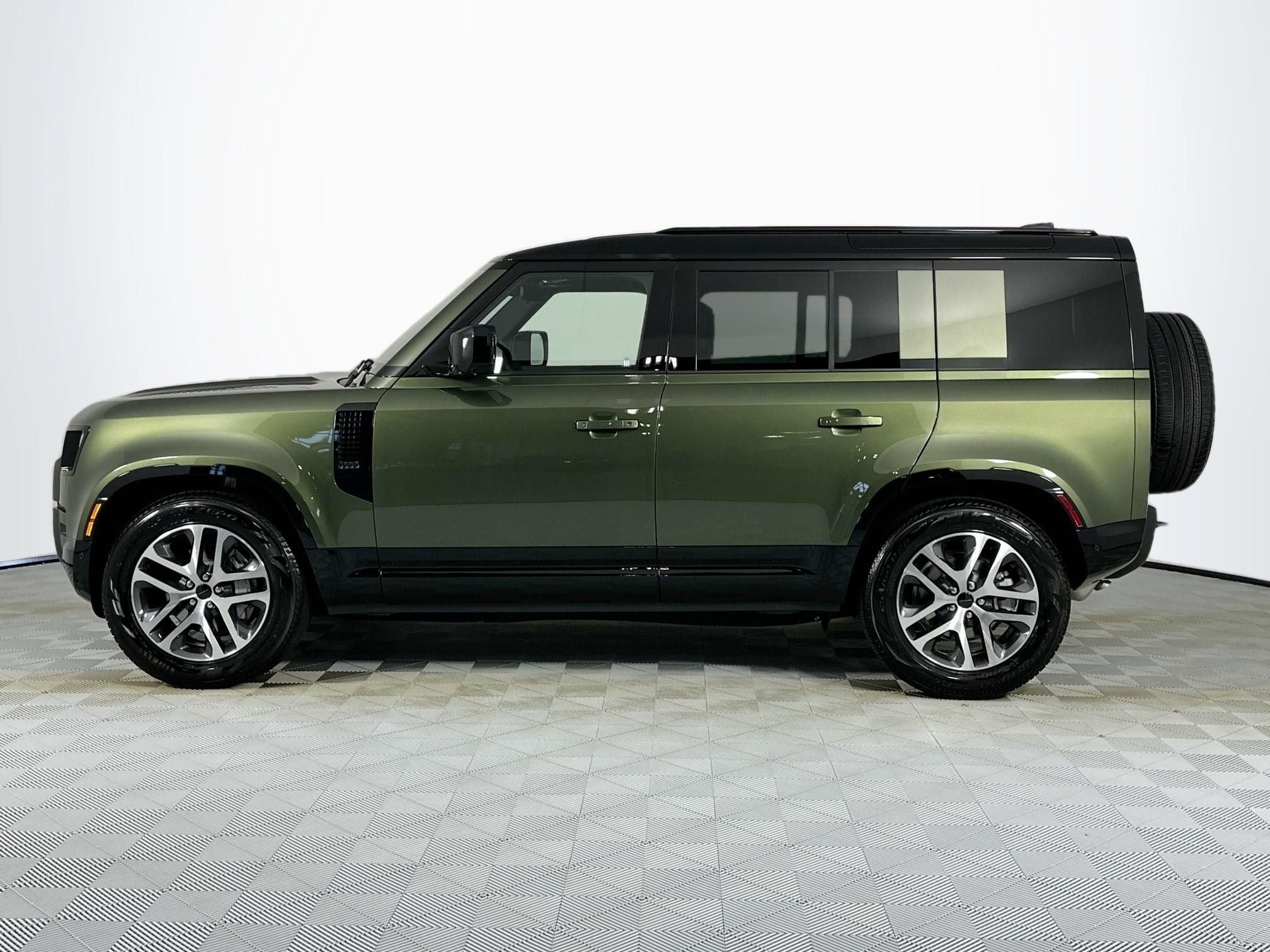2026 Land Rover Defender 110 X-Dynamic SE