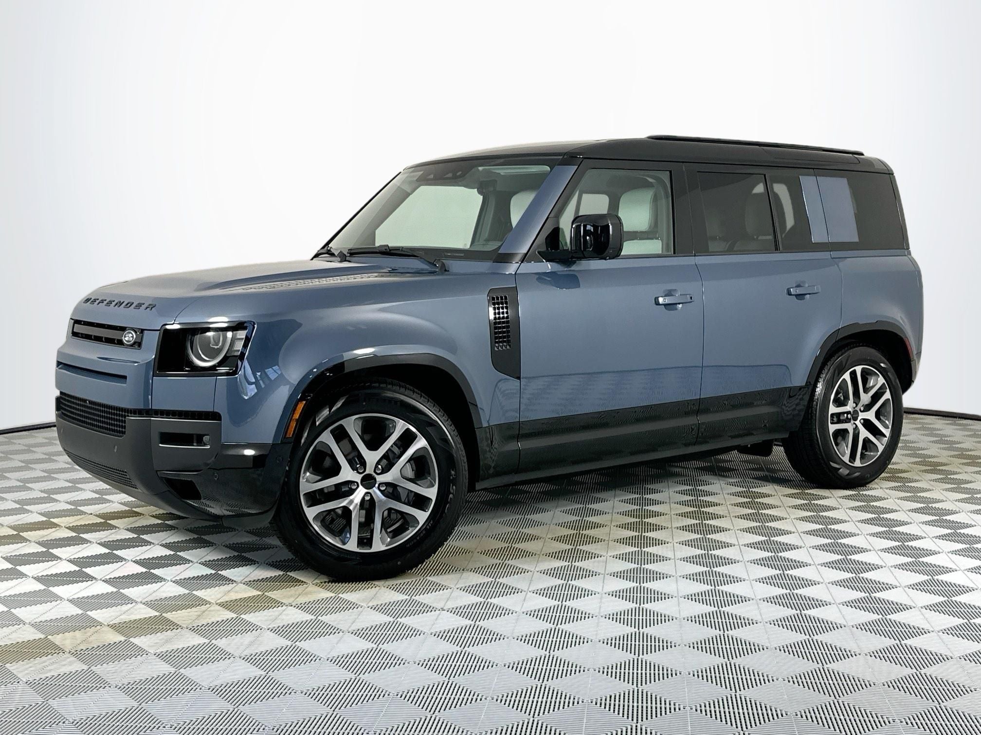 2026 Land Rover Defender 110 X-Dynamic SE