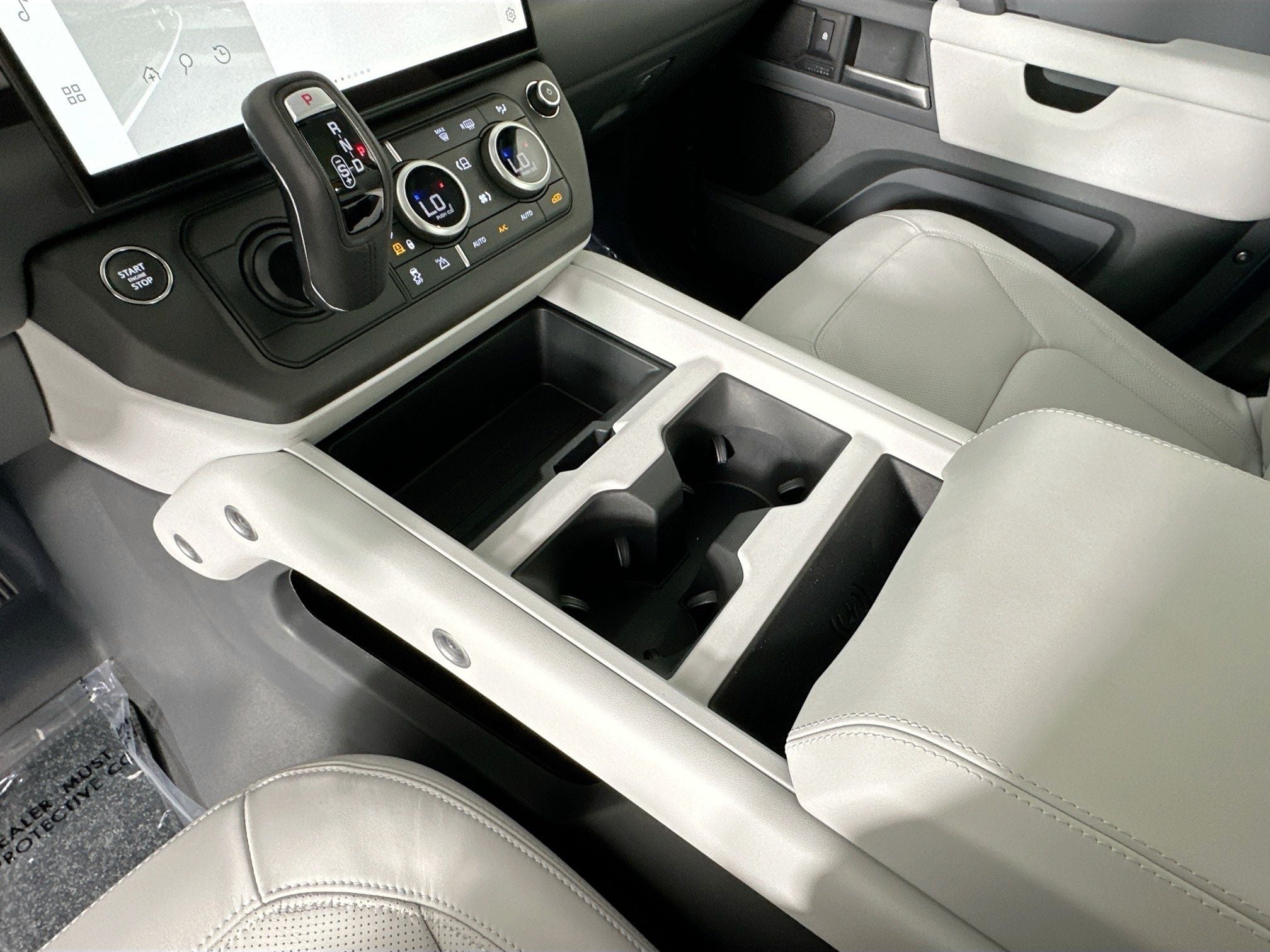 2026 Land Rover Defender 110 X-Dynamic SE