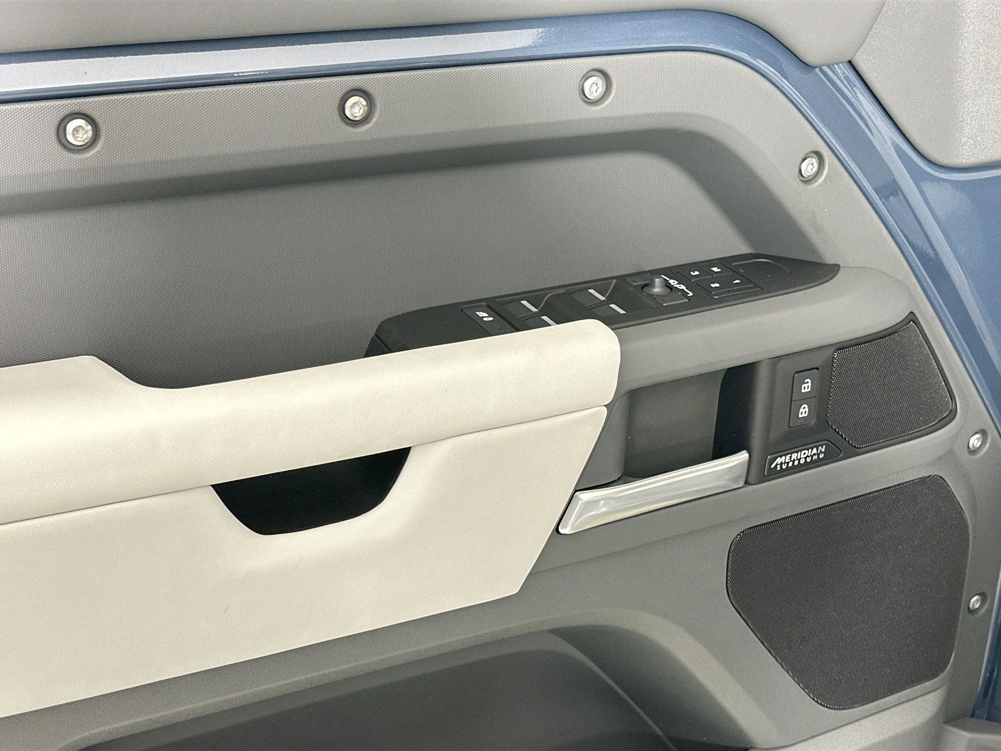 2026 Land Rover Defender 110 X-Dynamic SE