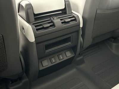 2026 Land Rover Defender 110 X-Dynamic SE