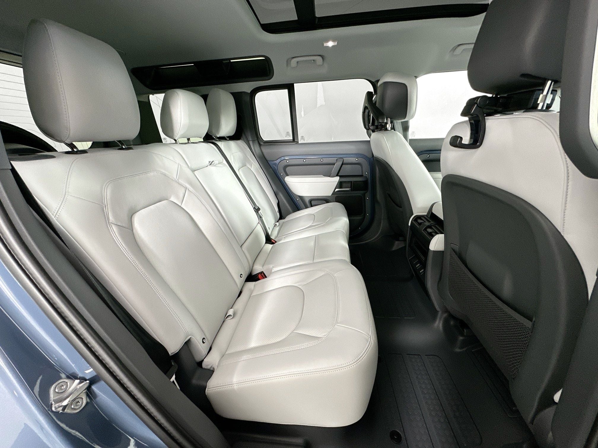 2026 Land Rover Defender 110 X-Dynamic SE