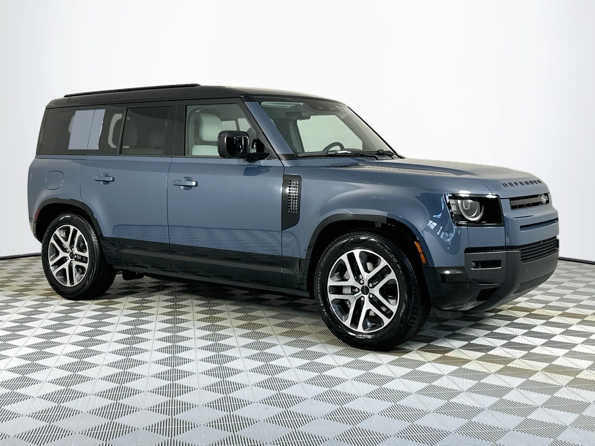 2026 Land Rover Defender 110 X-Dynamic SE