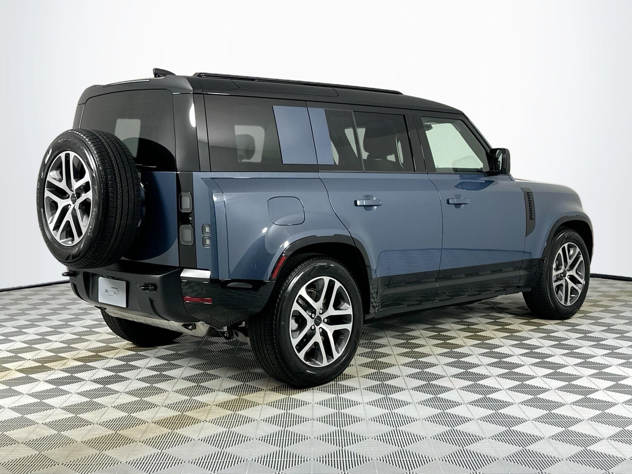 2026 Land Rover Defender 110 X-Dynamic SE