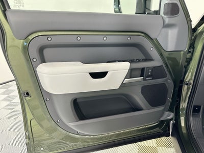 2026 Land Rover Defender 110 X-Dynamic SE