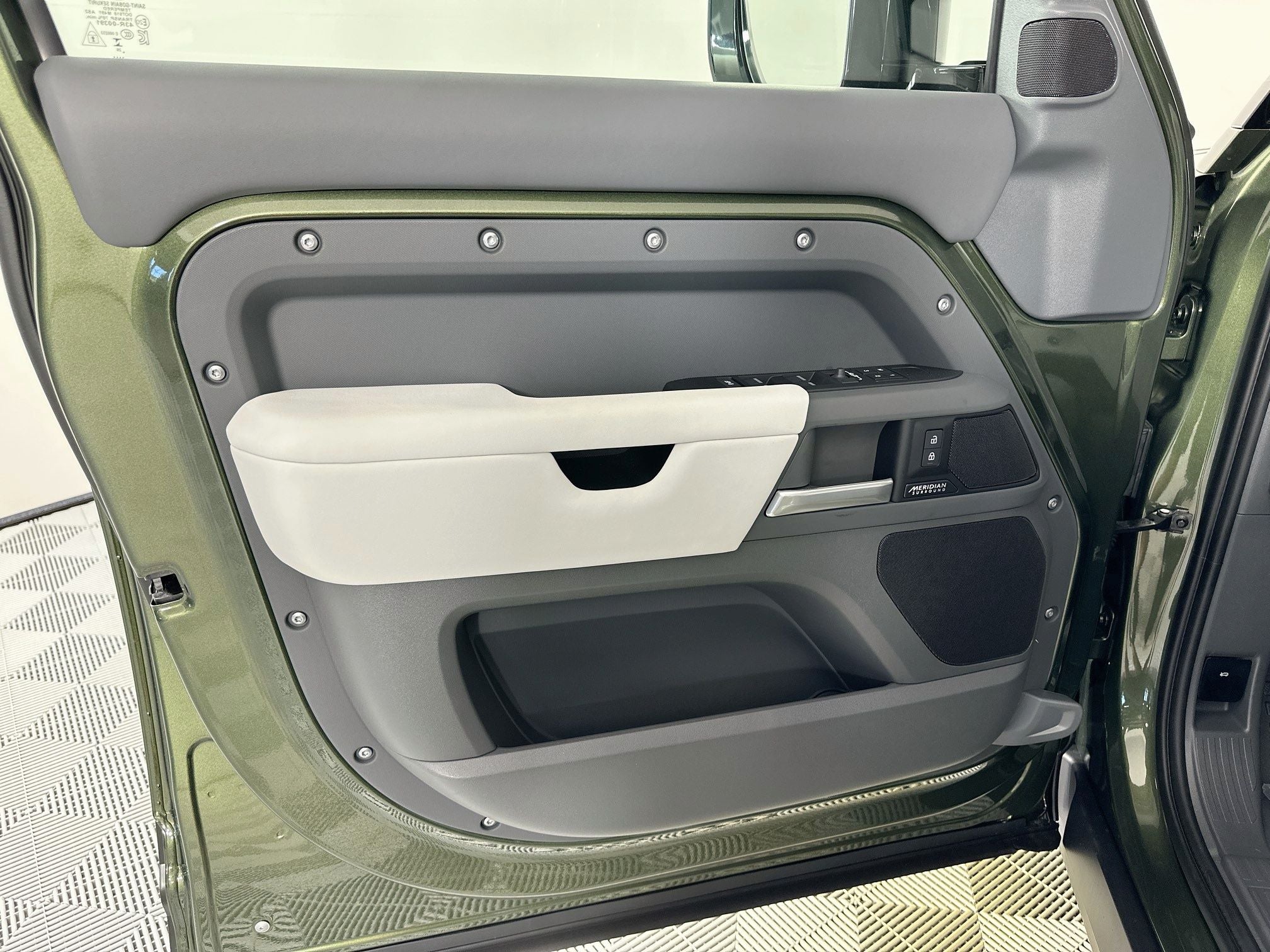2026 Land Rover Defender 110 X-Dynamic SE