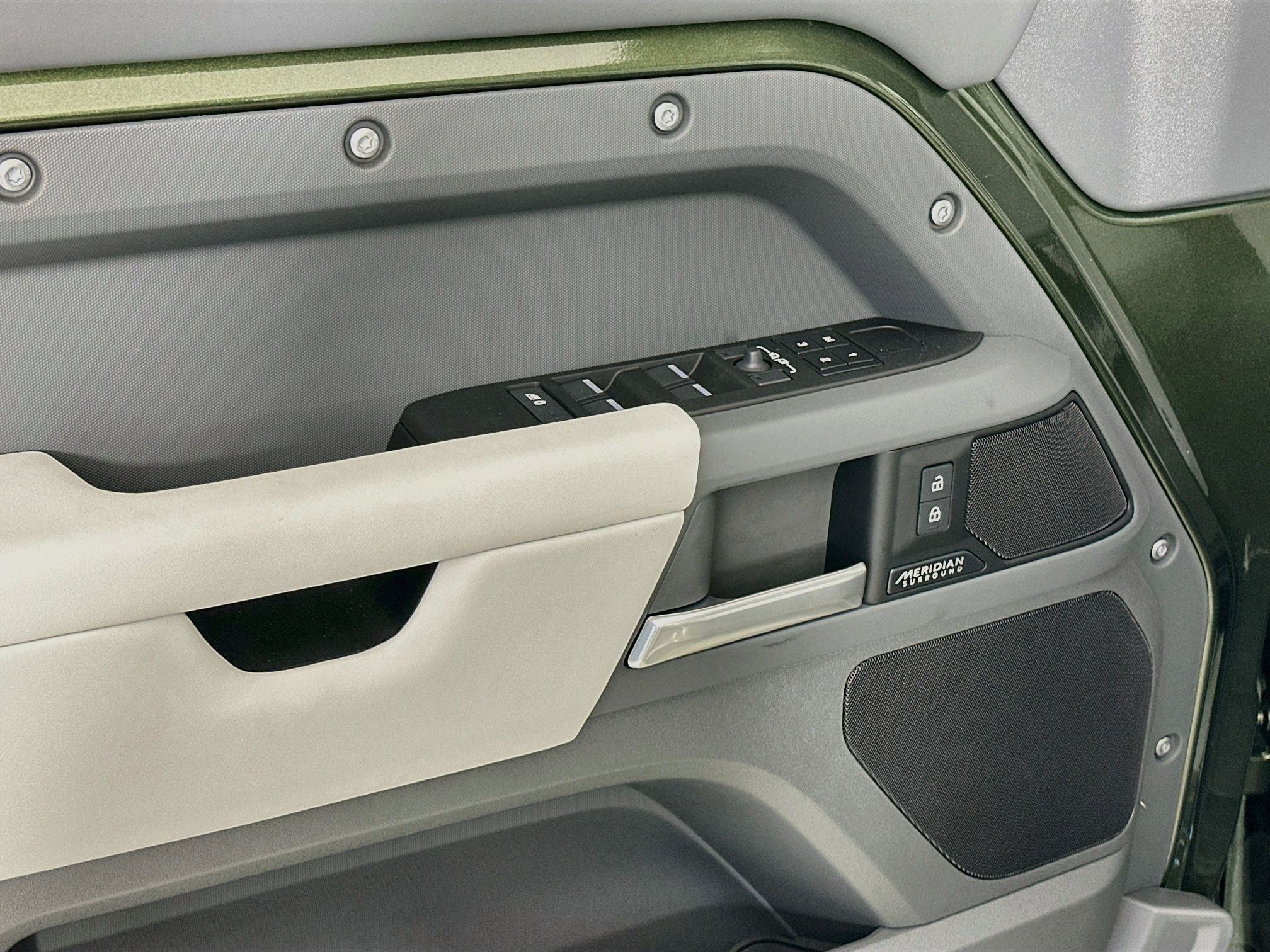 2026 Land Rover Defender 110 X-Dynamic SE