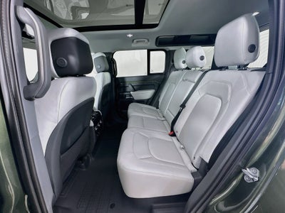 2026 Land Rover Defender 110 X-Dynamic SE