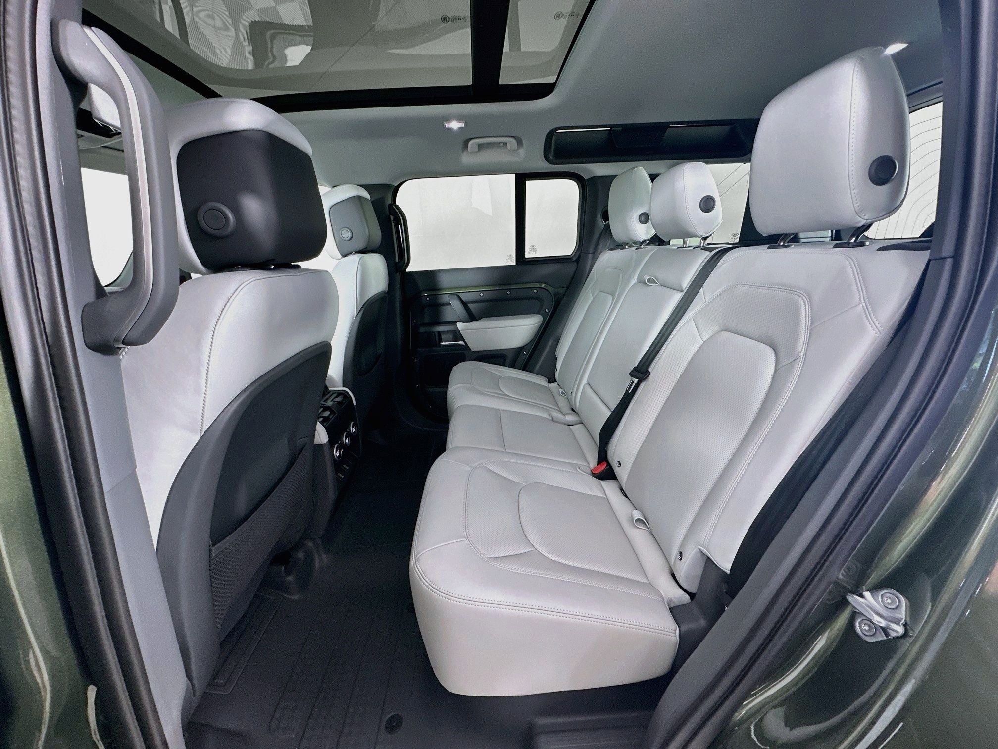 2026 Land Rover Defender 110 X-Dynamic SE