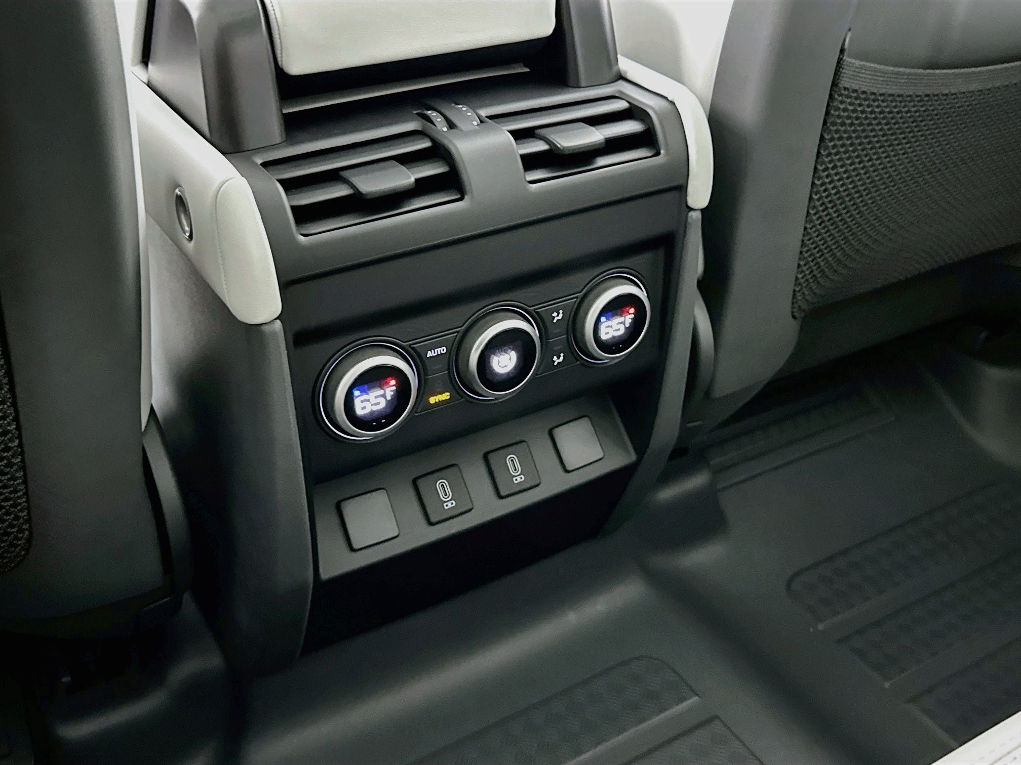 2026 Land Rover Defender 110 X-Dynamic SE