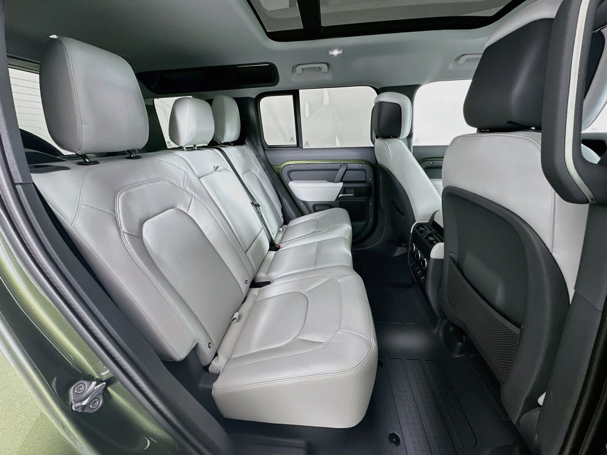 2026 Land Rover Defender 110 X-Dynamic SE