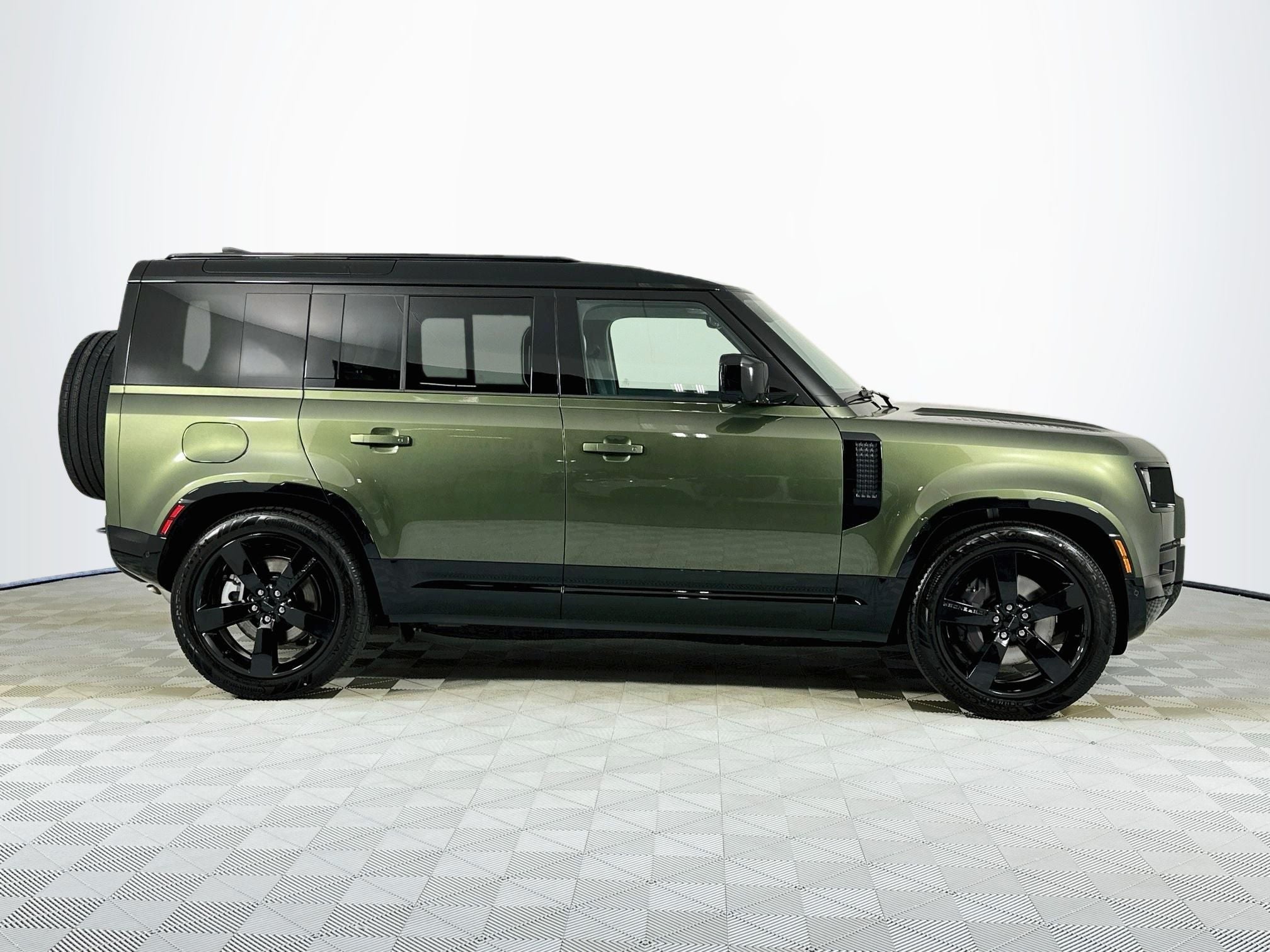2026 Land Rover Defender 110 X-Dynamic SE