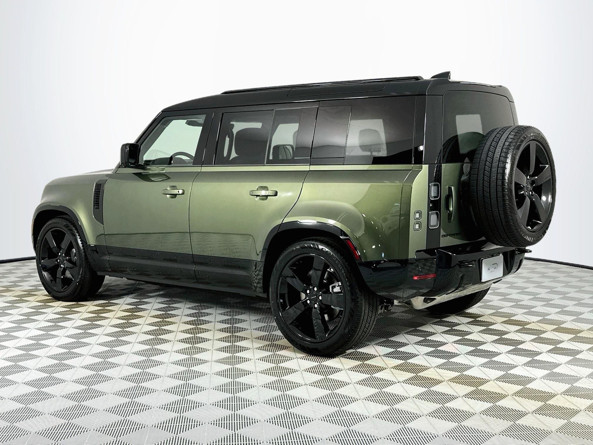 2026 Land Rover Defender 110 X-Dynamic SE