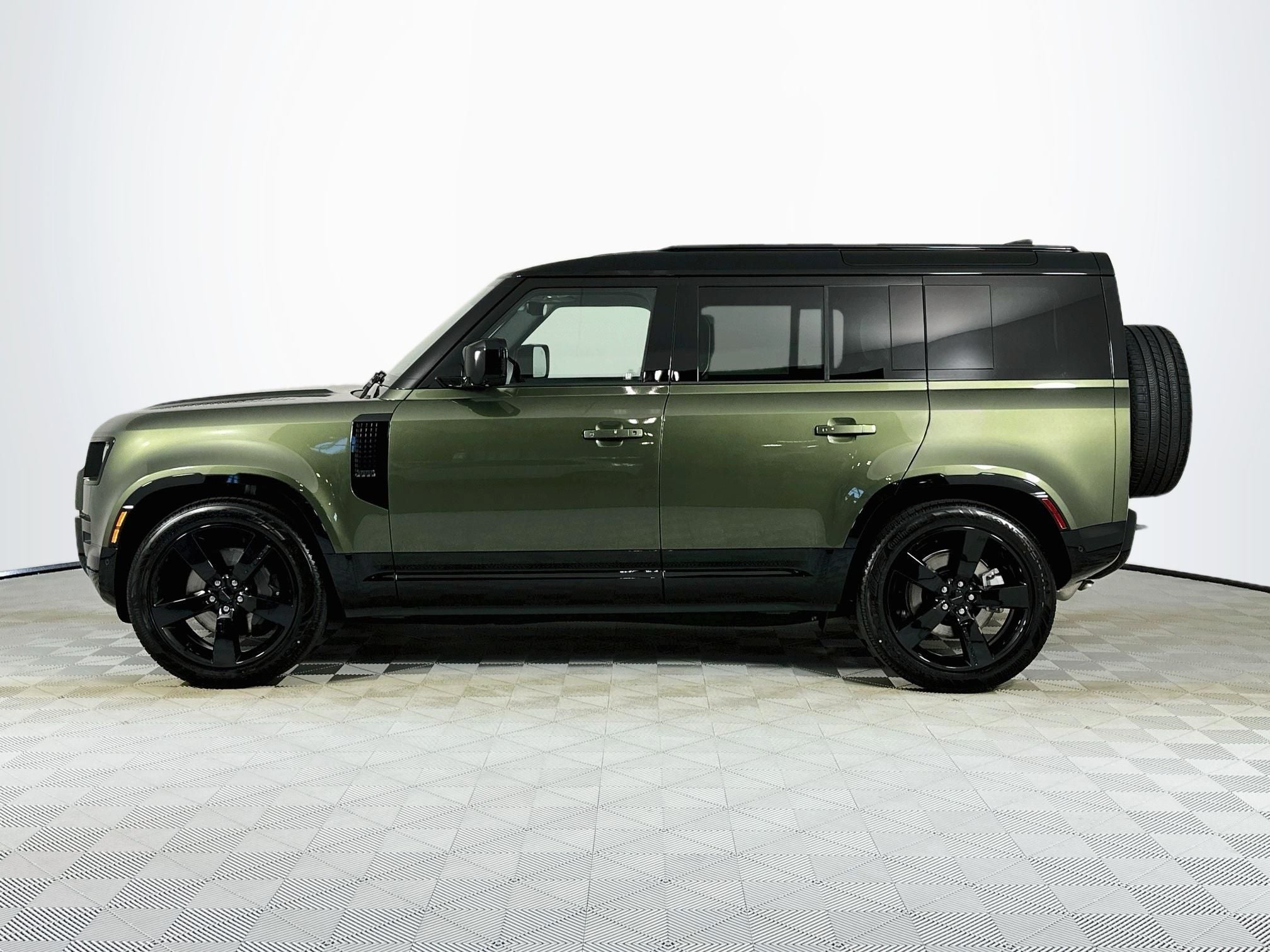 2026 Land Rover Defender 110 X-Dynamic SE