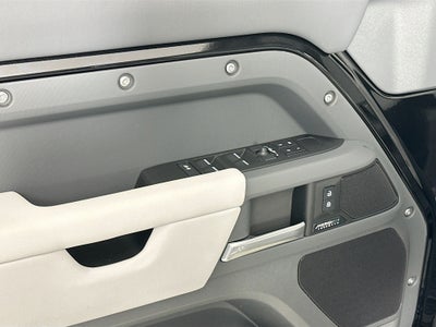 2026 Land Rover Defender 110 X-Dynamic SE