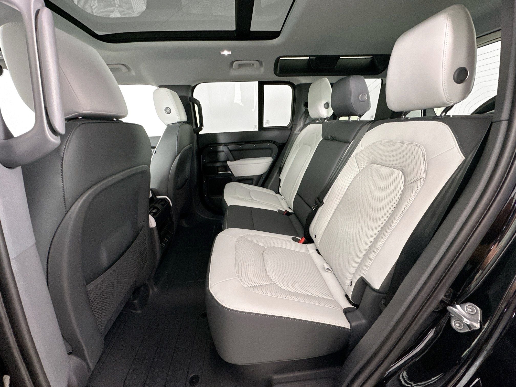 2026 Land Rover Defender 110 X-Dynamic SE