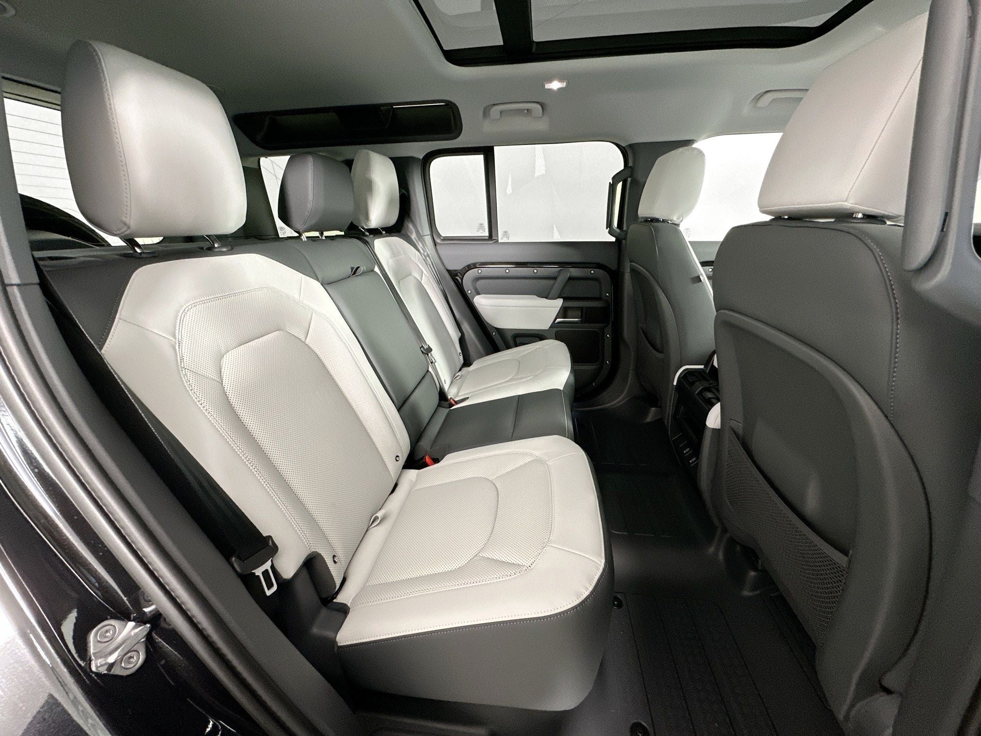 2026 Land Rover Defender 110 X-Dynamic SE
