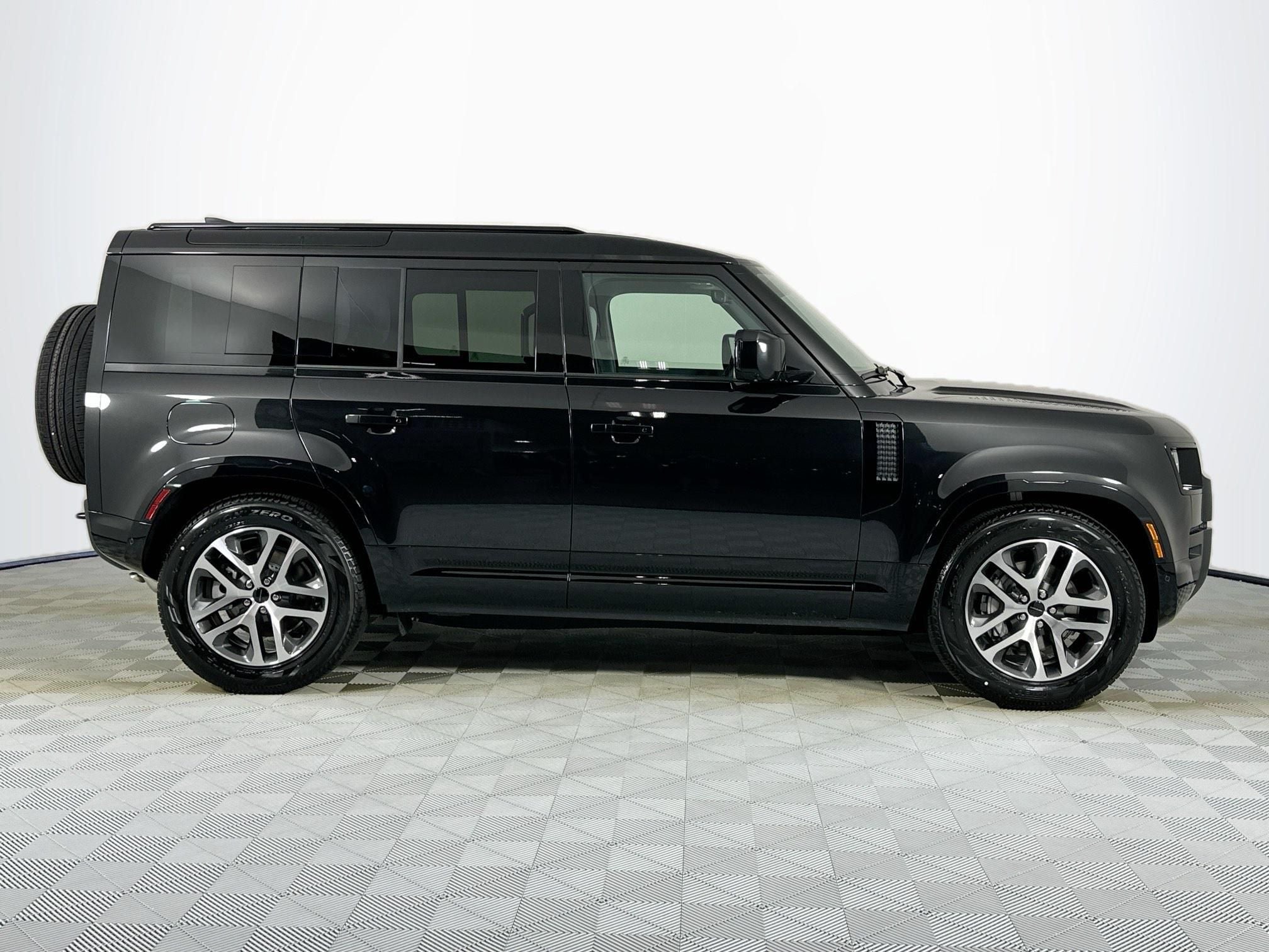 2026 Land Rover Defender 110 X-Dynamic SE