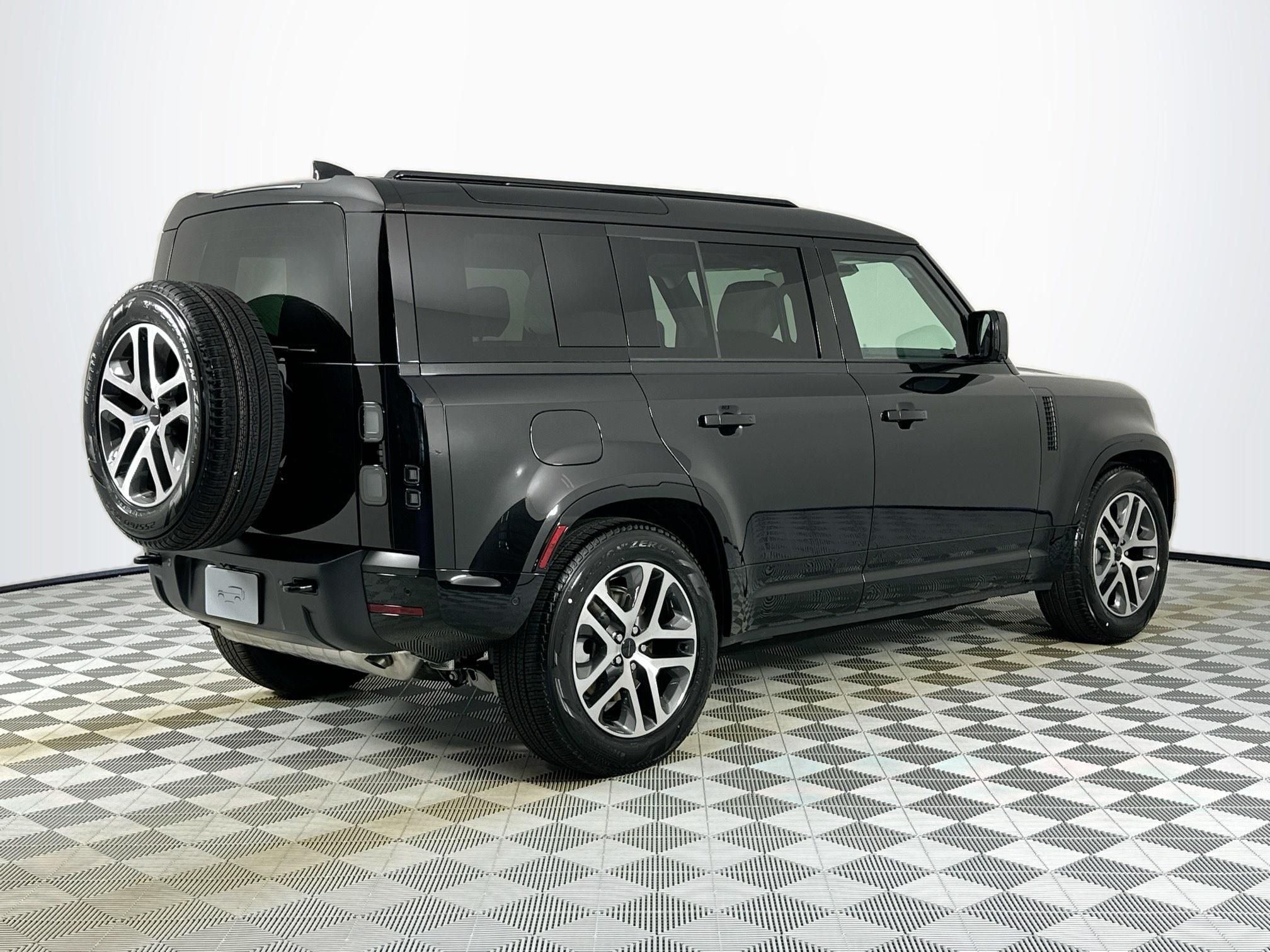 2026 Land Rover Defender 110 X-Dynamic SE