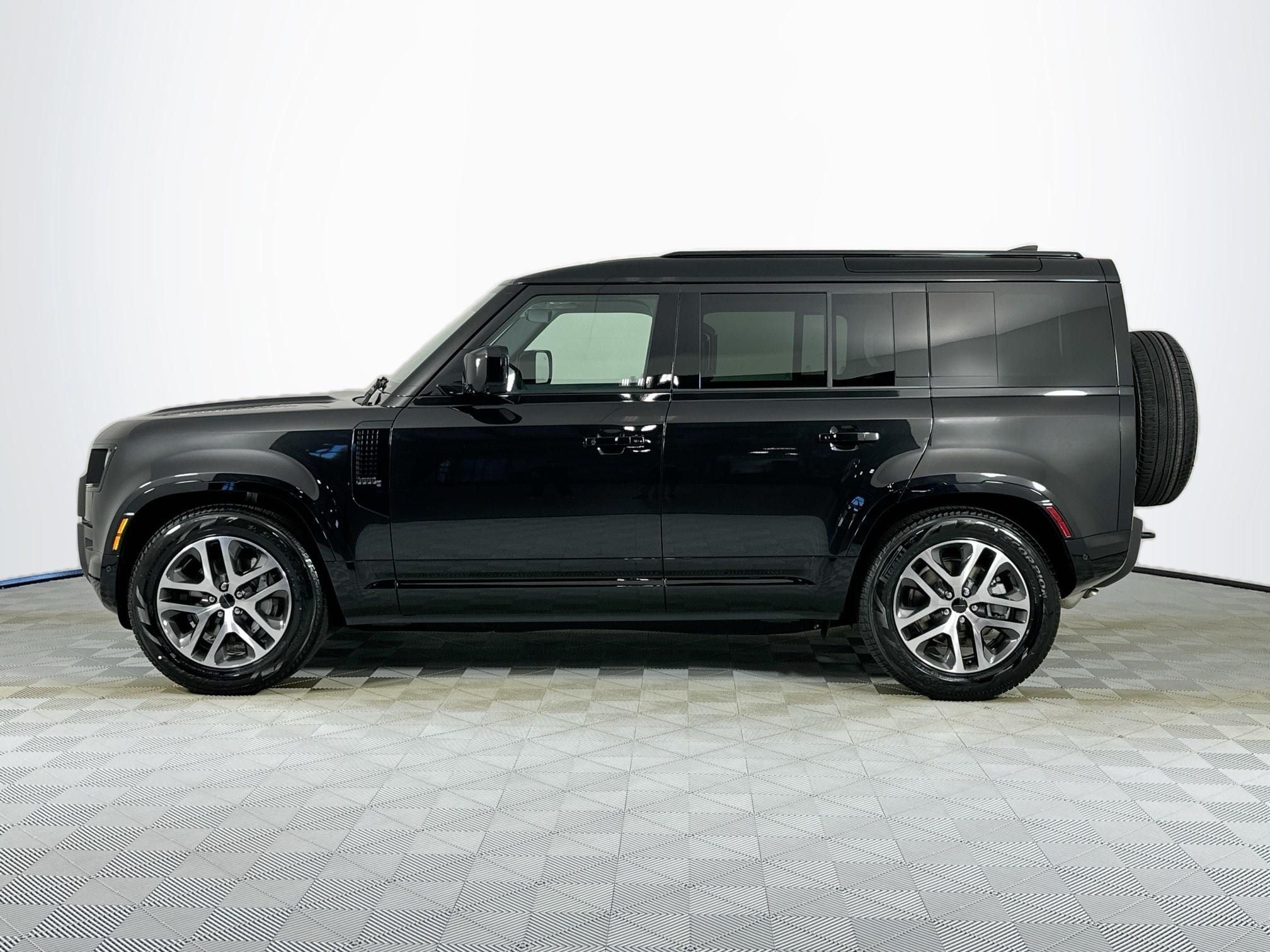 2026 Land Rover Defender 110 X-Dynamic SE