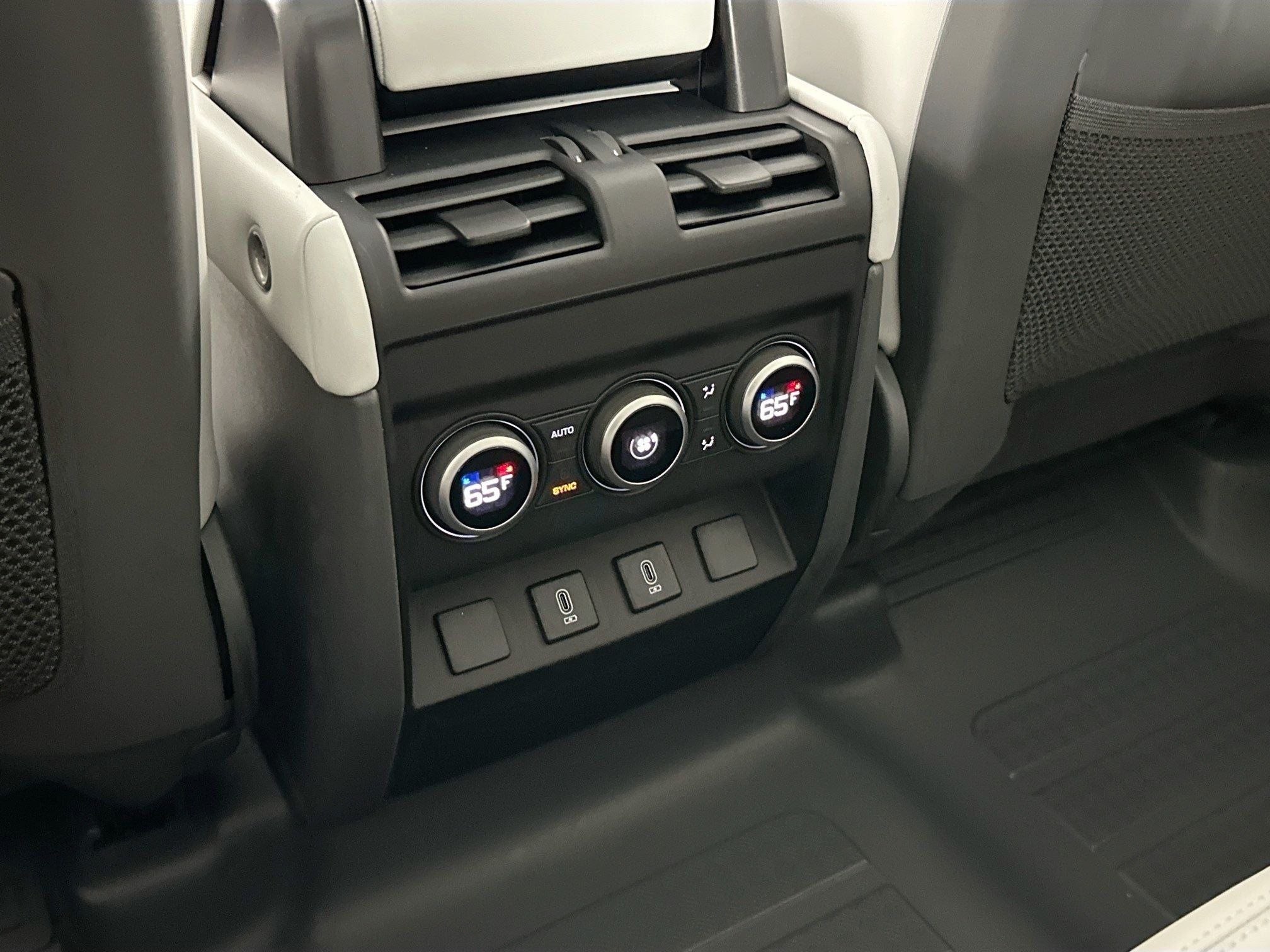 2026 Land Rover Defender 110 X-Dynamic SE