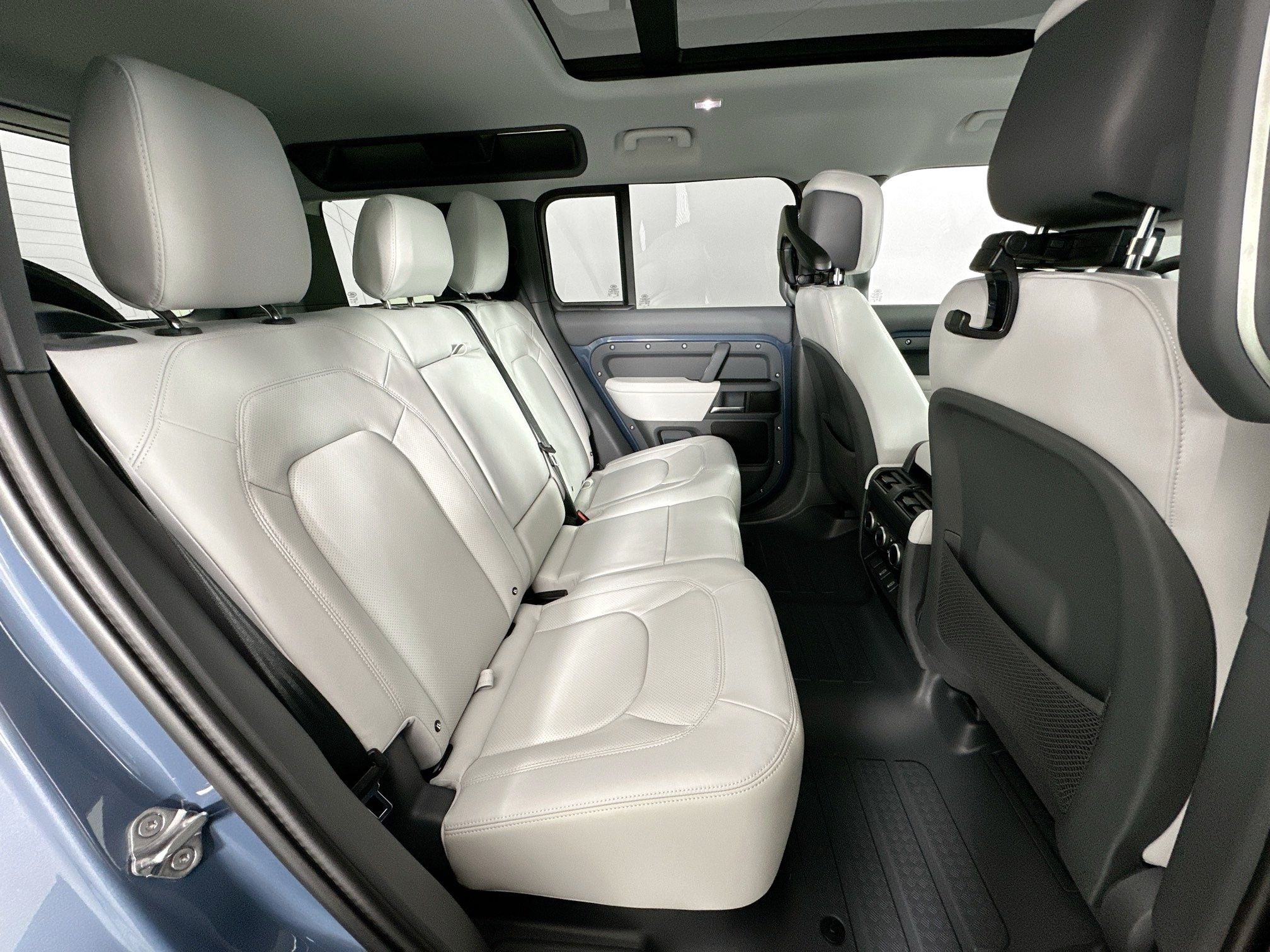 2026 Land Rover Defender 110 X-Dynamic SE