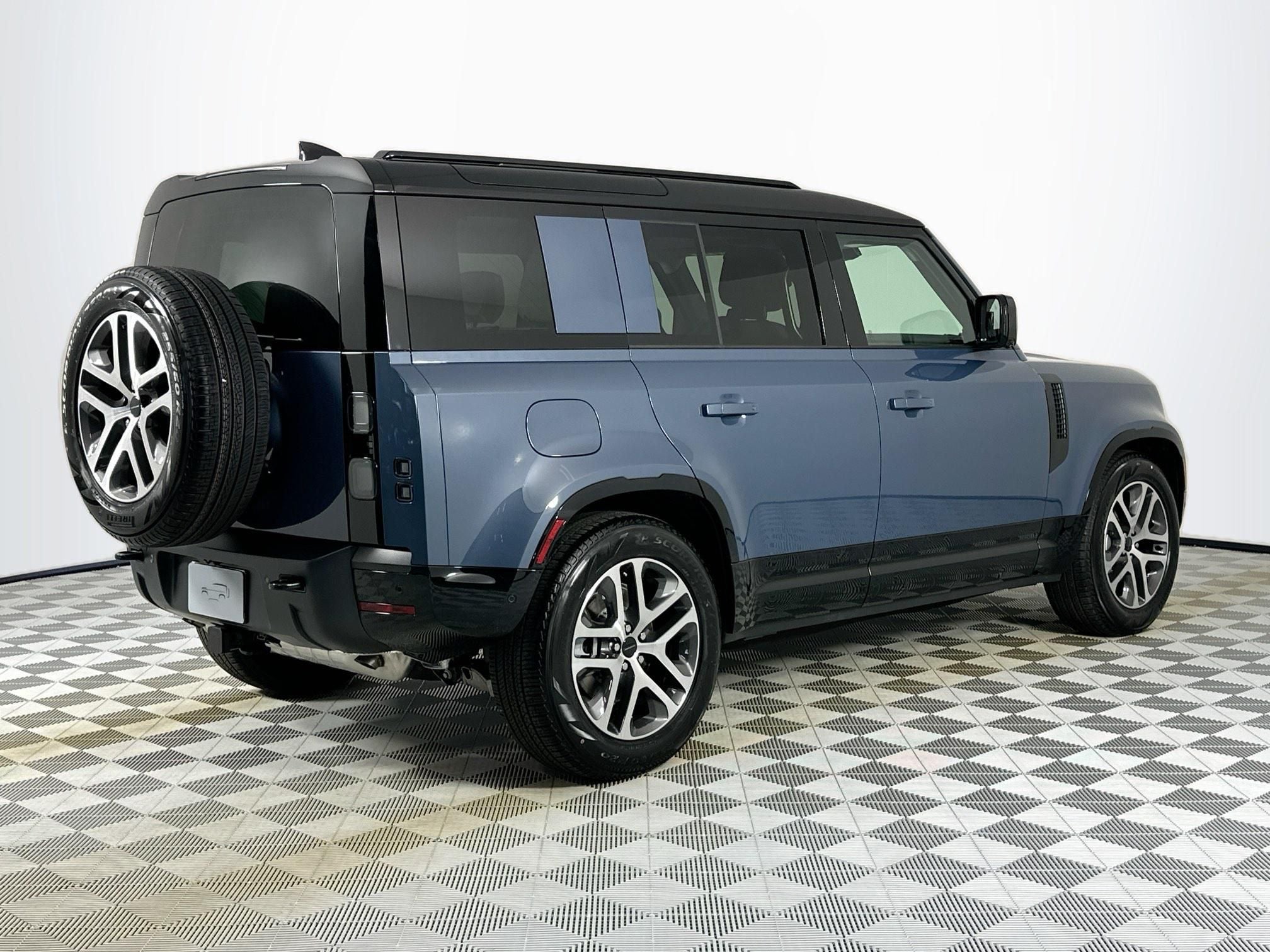 2026 Land Rover Defender 110 X-Dynamic SE