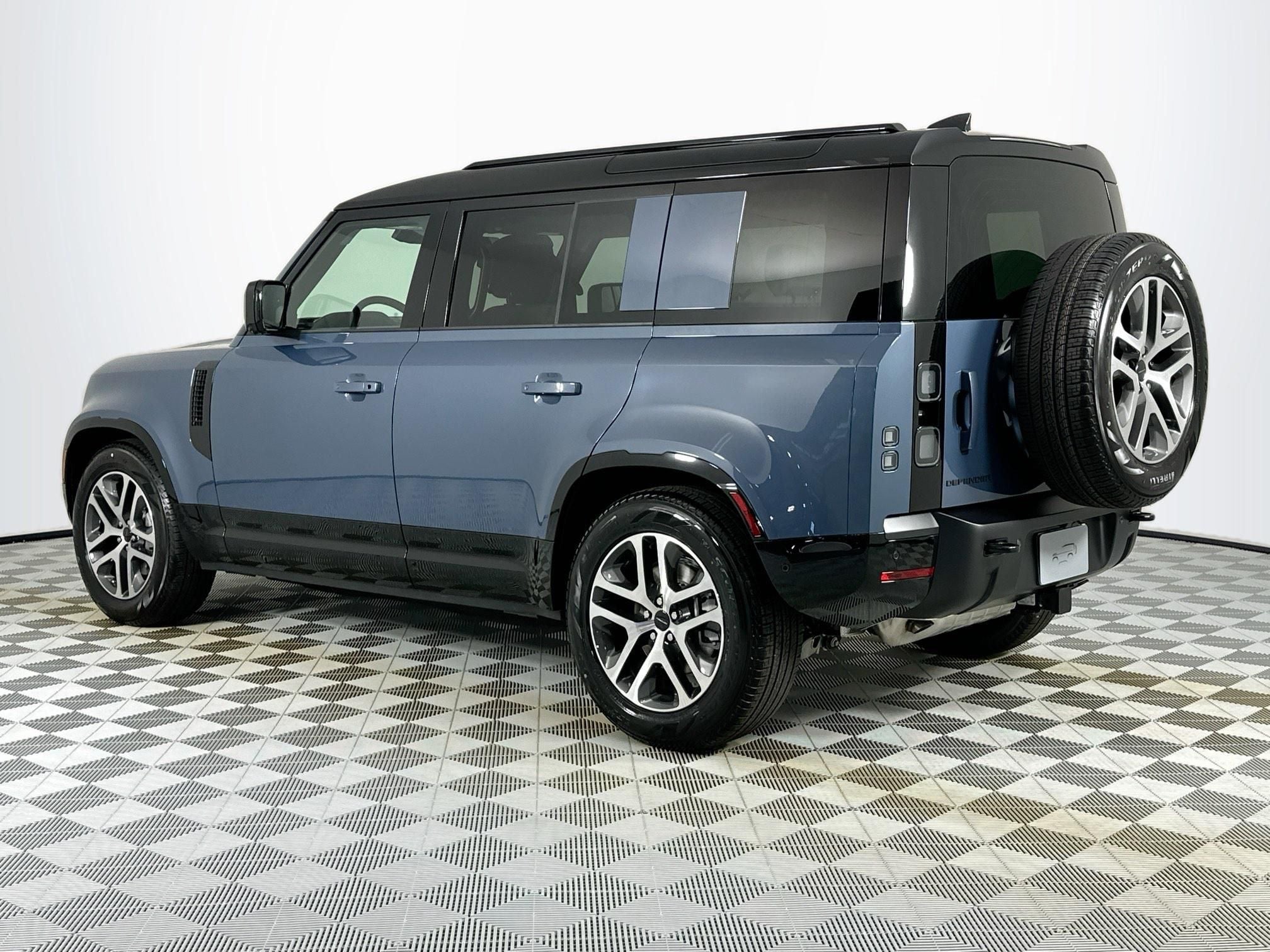 2026 Land Rover Defender 110 X-Dynamic SE