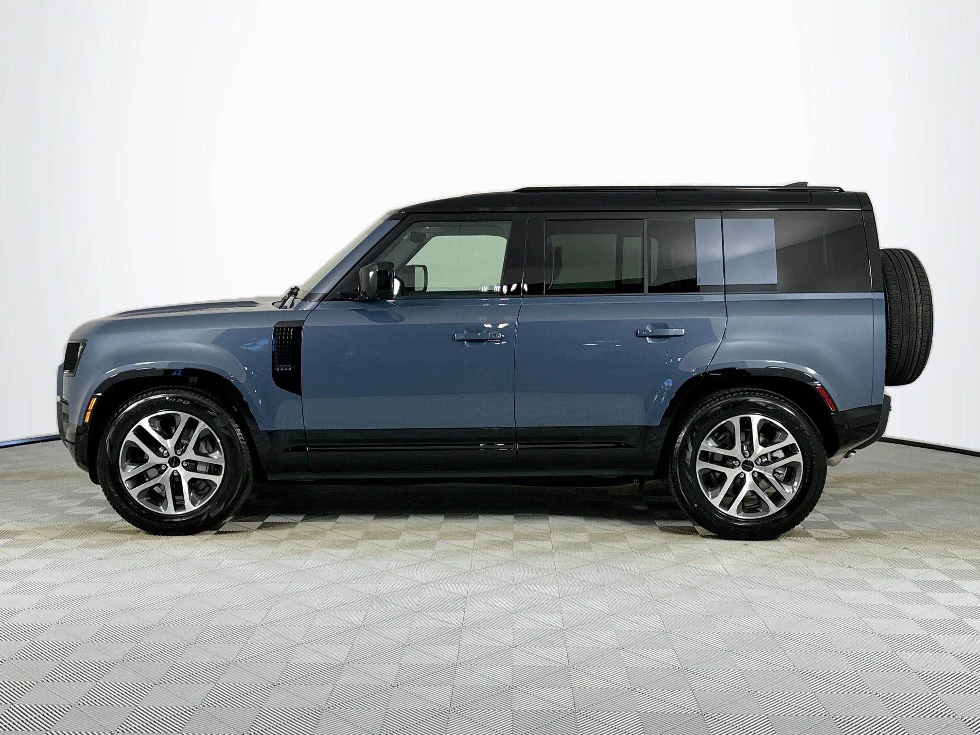 2026 Land Rover Defender 110 X-Dynamic SE