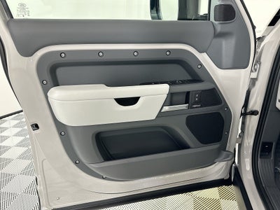 2026 Land Rover Defender 110 X-Dynamic SE