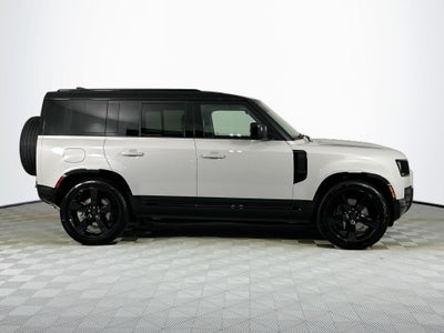 2026 Land Rover Defender 110 X-Dynamic SE