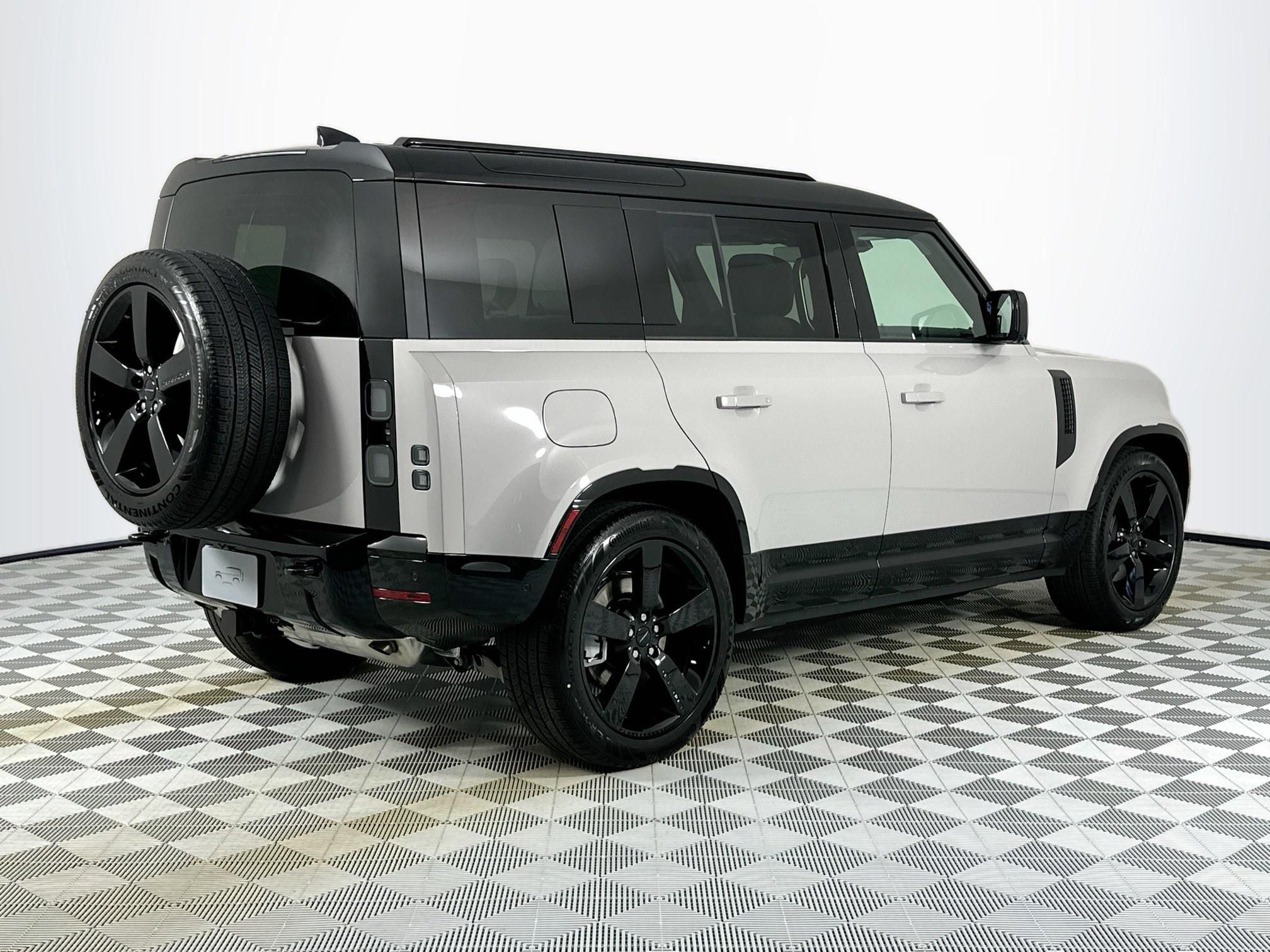 2026 Land Rover Defender 110 X-Dynamic SE