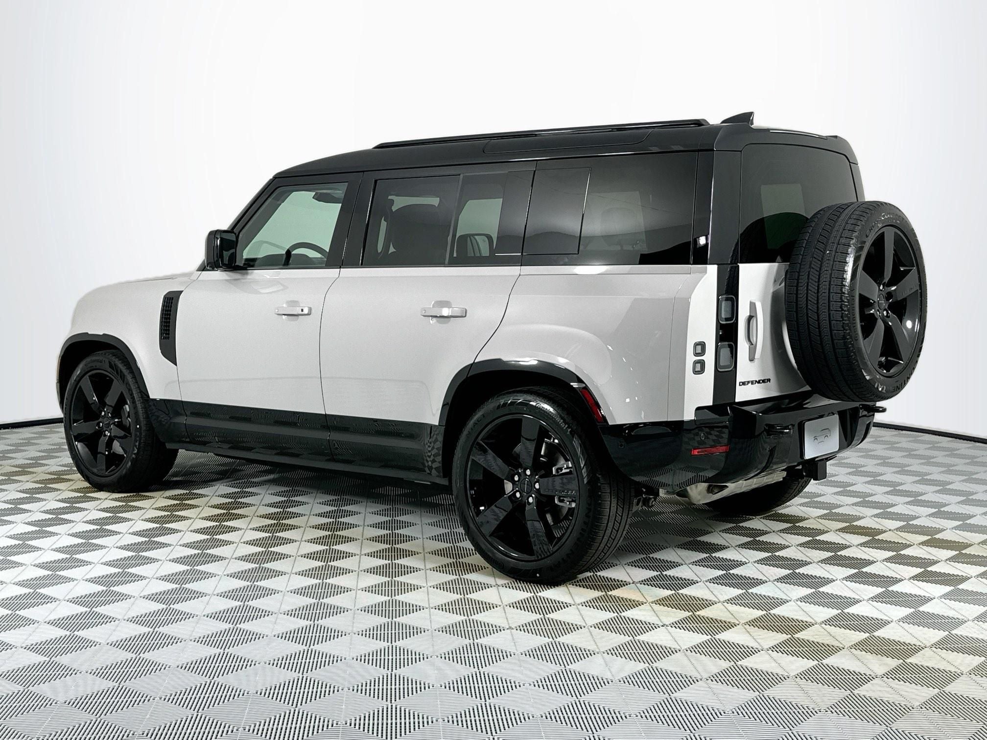 2026 Land Rover Defender 110 X-Dynamic SE