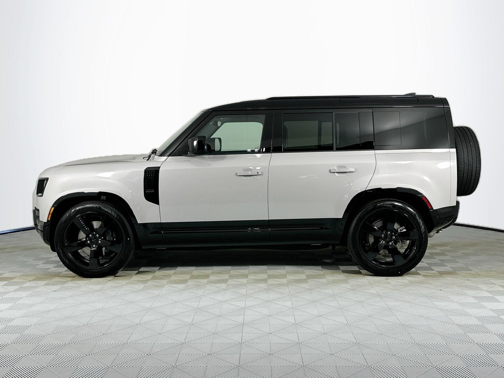 2026 Land Rover Defender 110 X-Dynamic SE