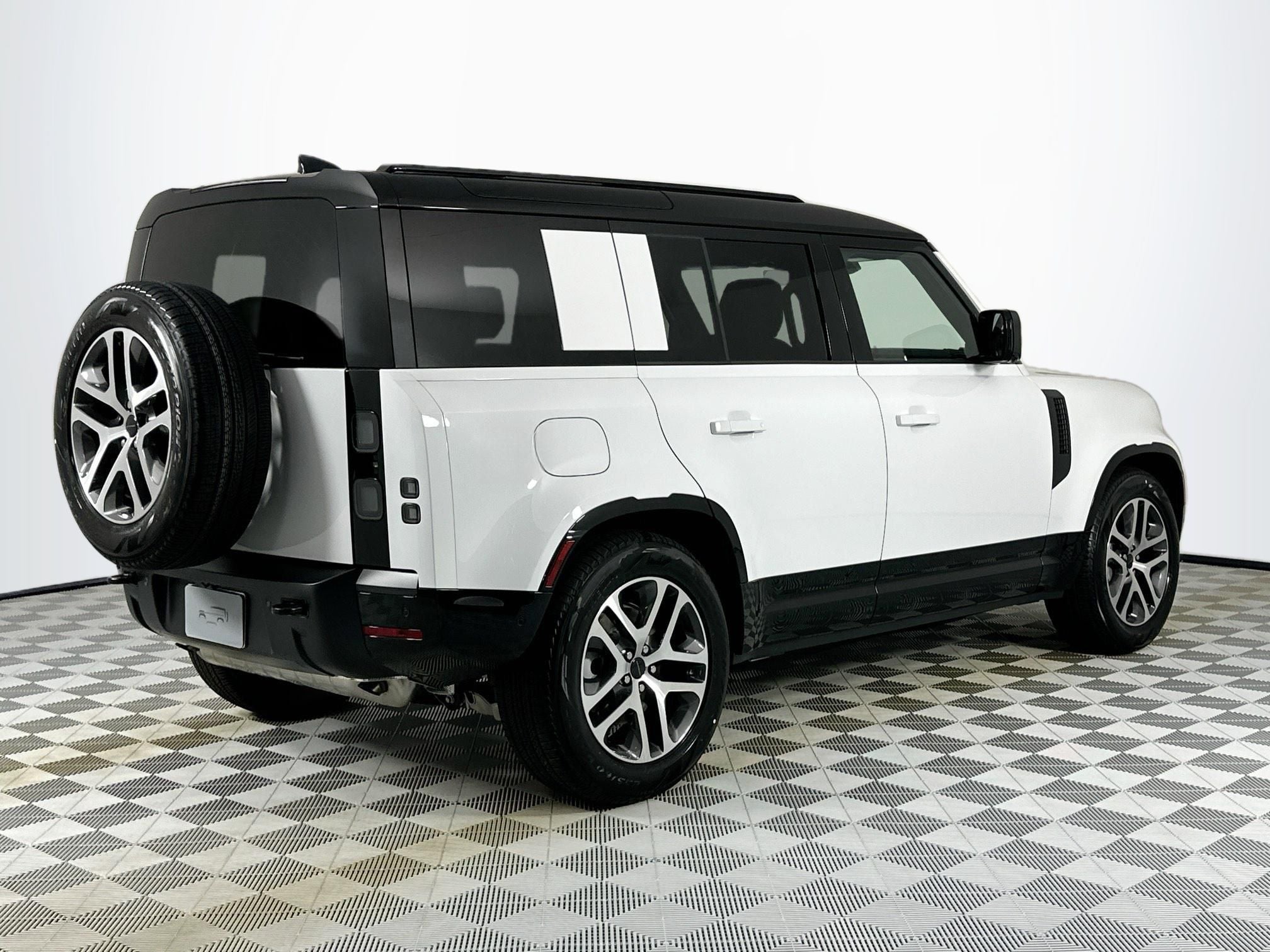 2026 Land Rover Defender 110 X-Dynamic SE