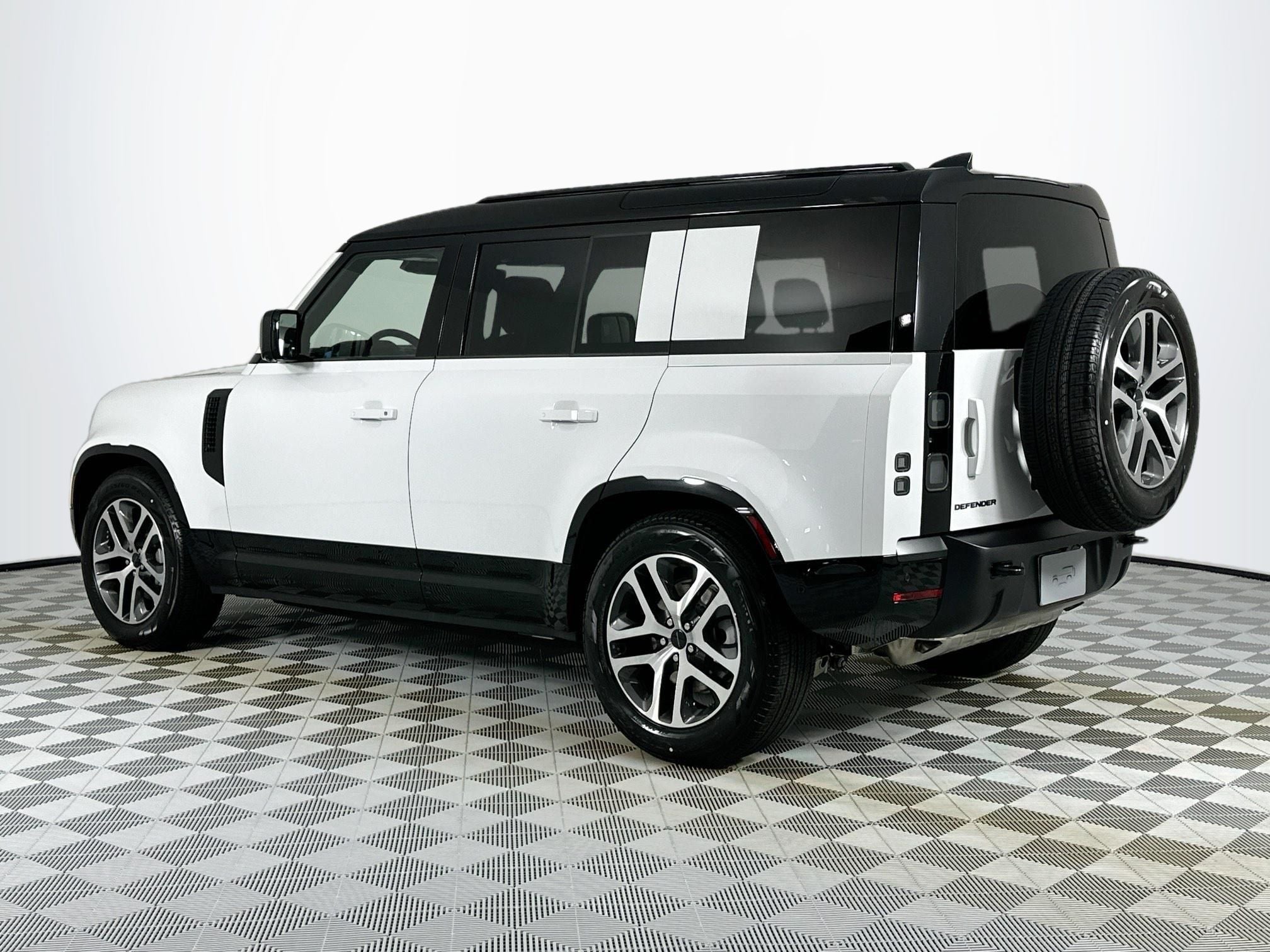 2026 Land Rover Defender 110 X-Dynamic SE