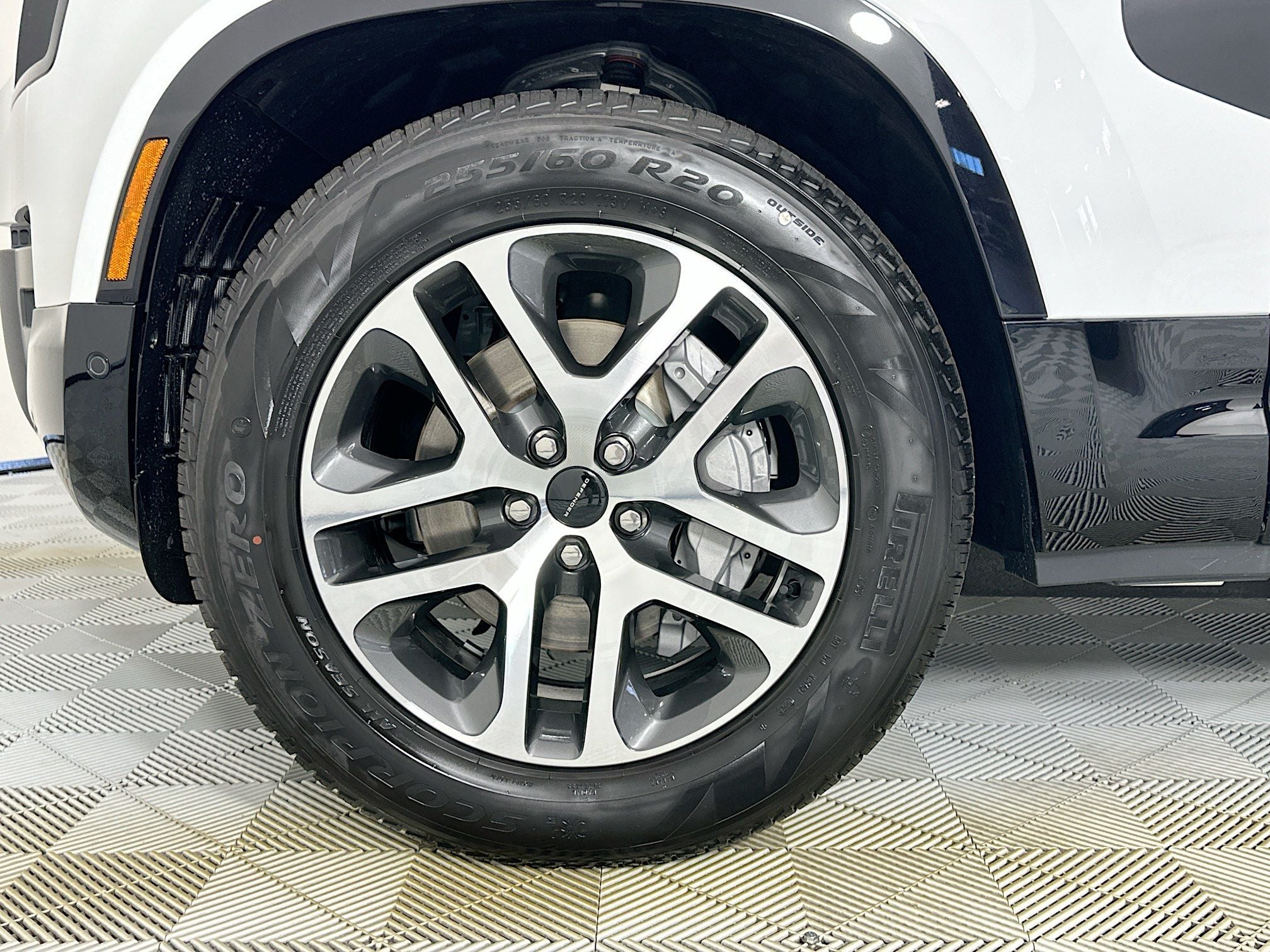 2026 Land Rover Defender 110 X-Dynamic SE