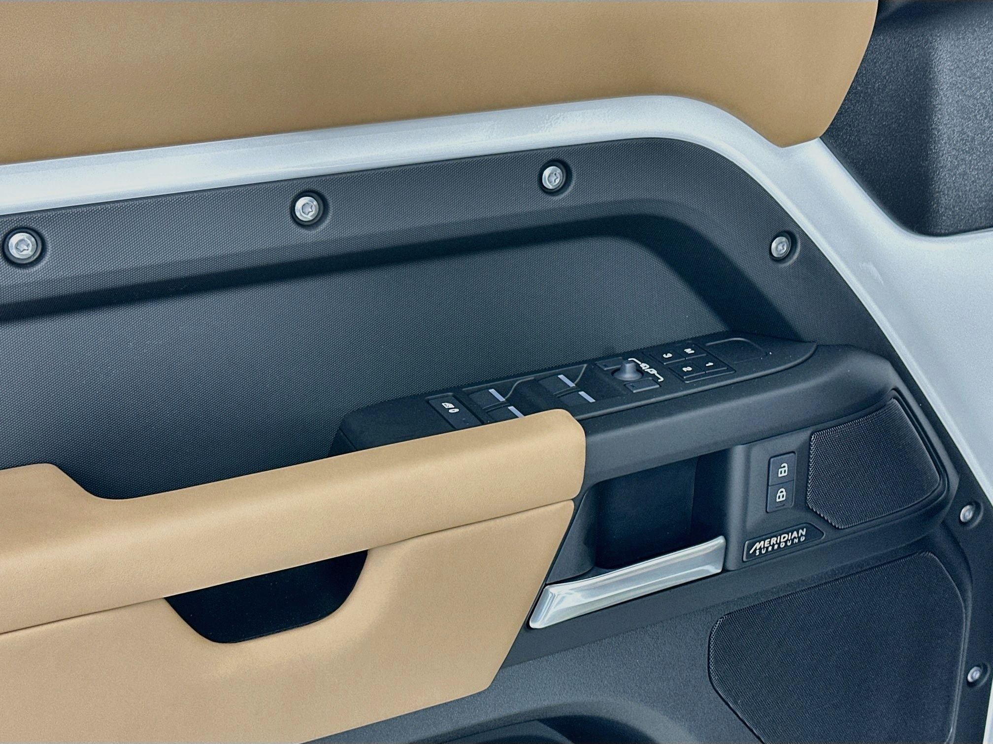 2026 Land Rover Defender 110 X-Dynamic SE