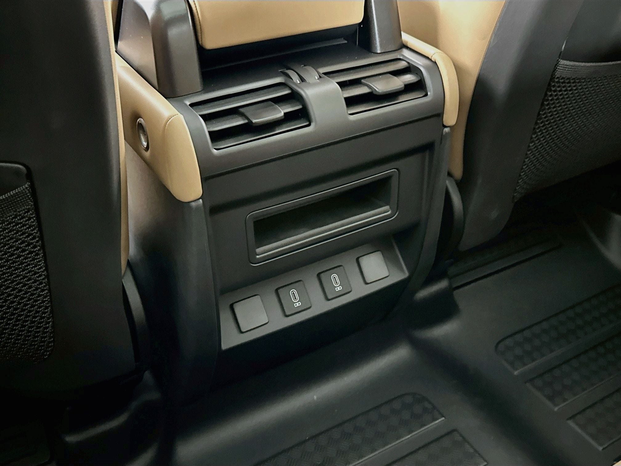 2026 Land Rover Defender 110 X-Dynamic SE