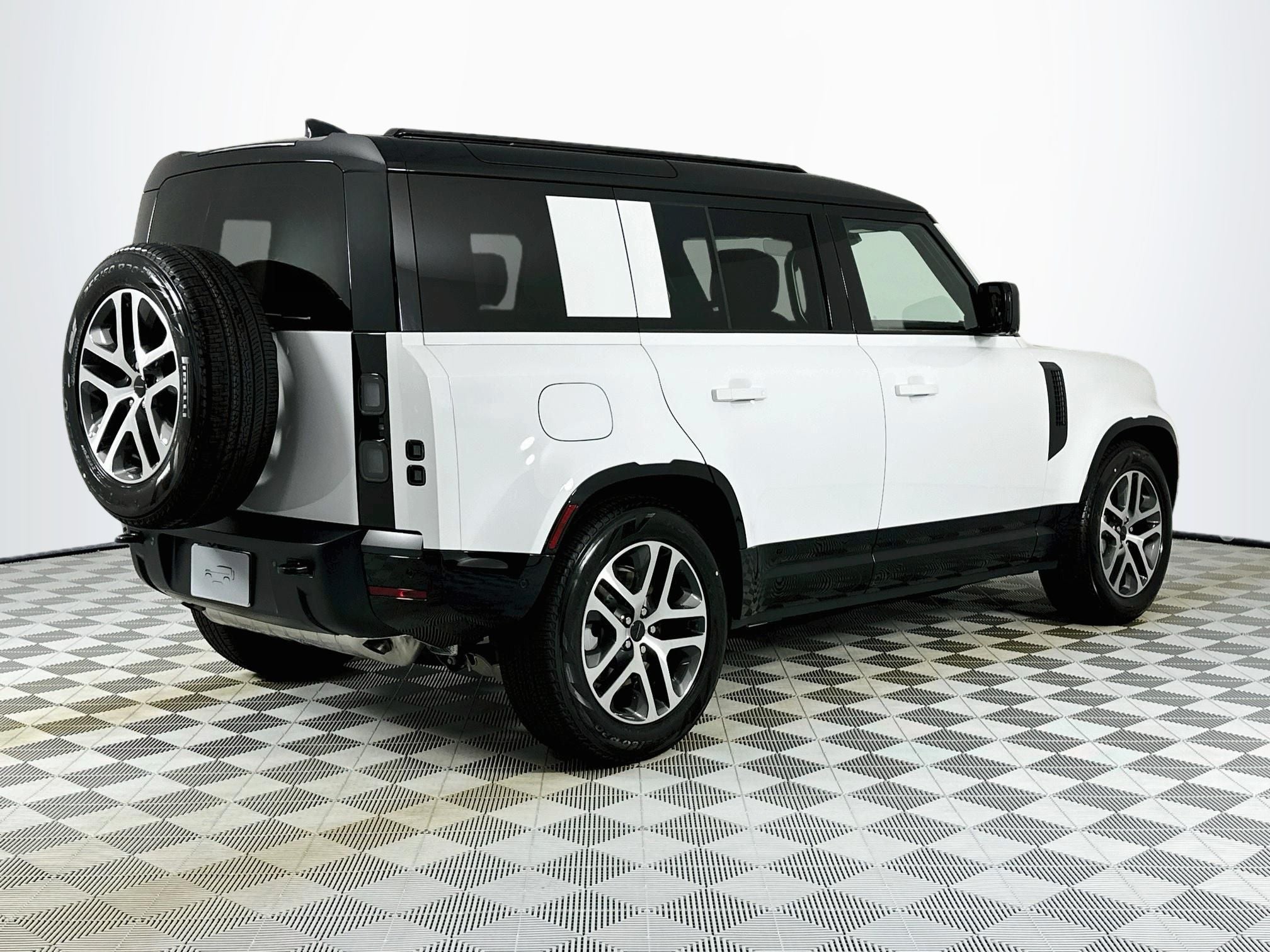 2026 Land Rover Defender 110 X-Dynamic SE