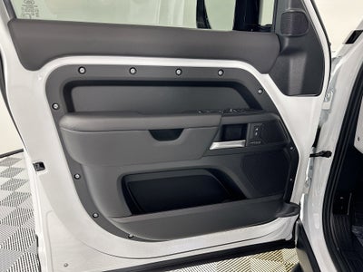 2026 Land Rover Defender 110 X-Dynamic SE