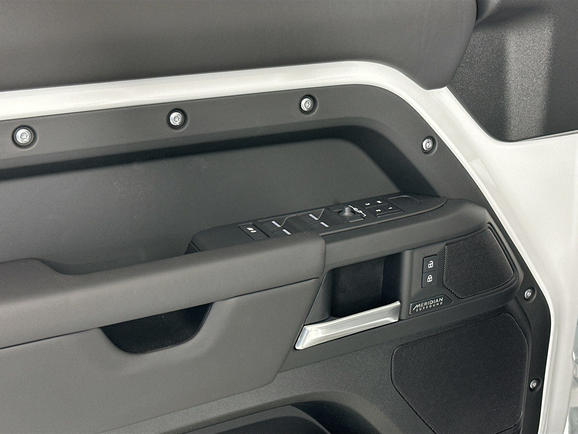 2026 Land Rover Defender 110 X-Dynamic SE