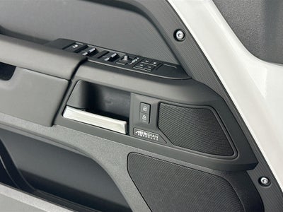 2026 Land Rover Defender 110 X-Dynamic SE