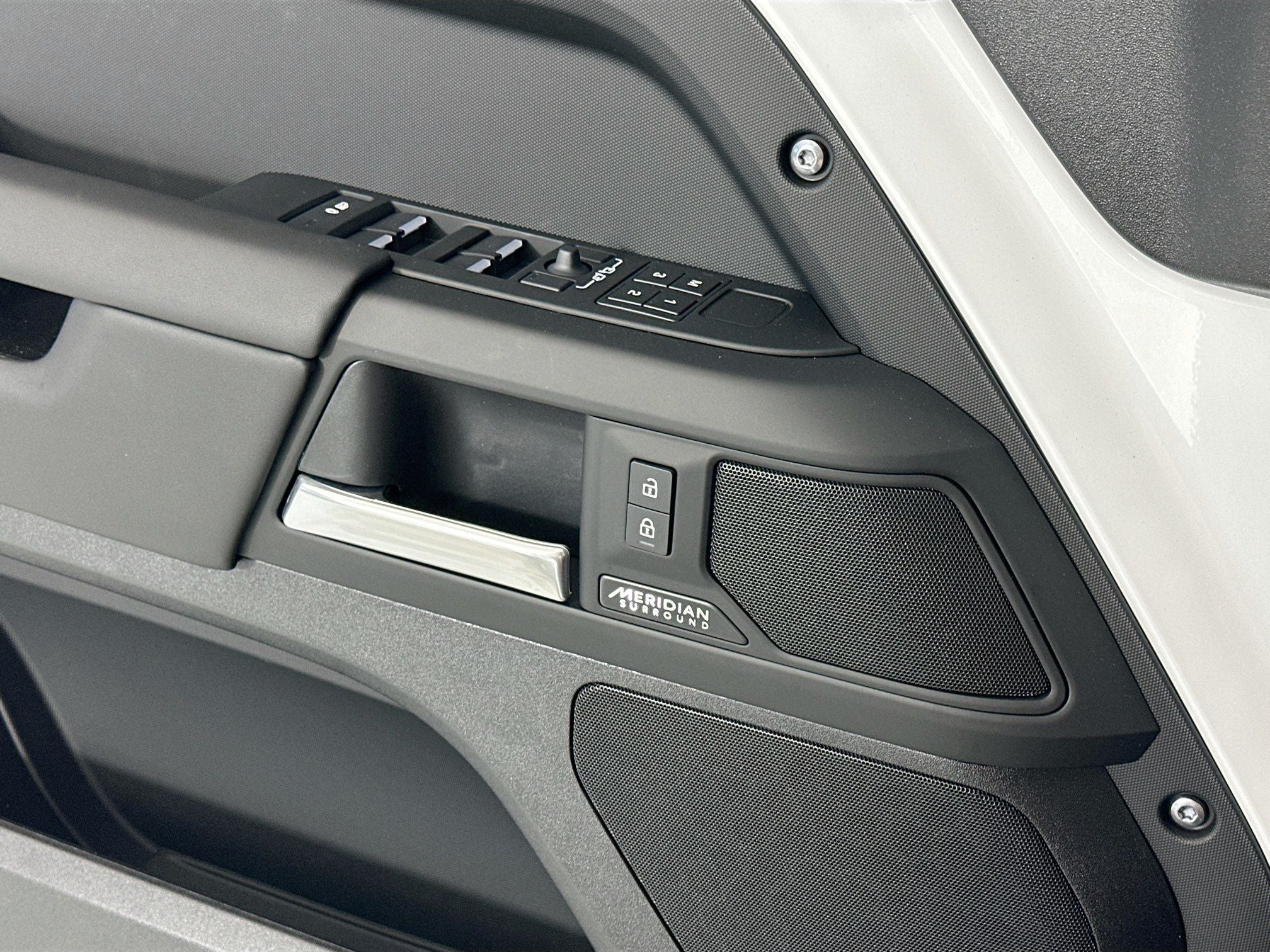 2026 Land Rover Defender 110 X-Dynamic SE