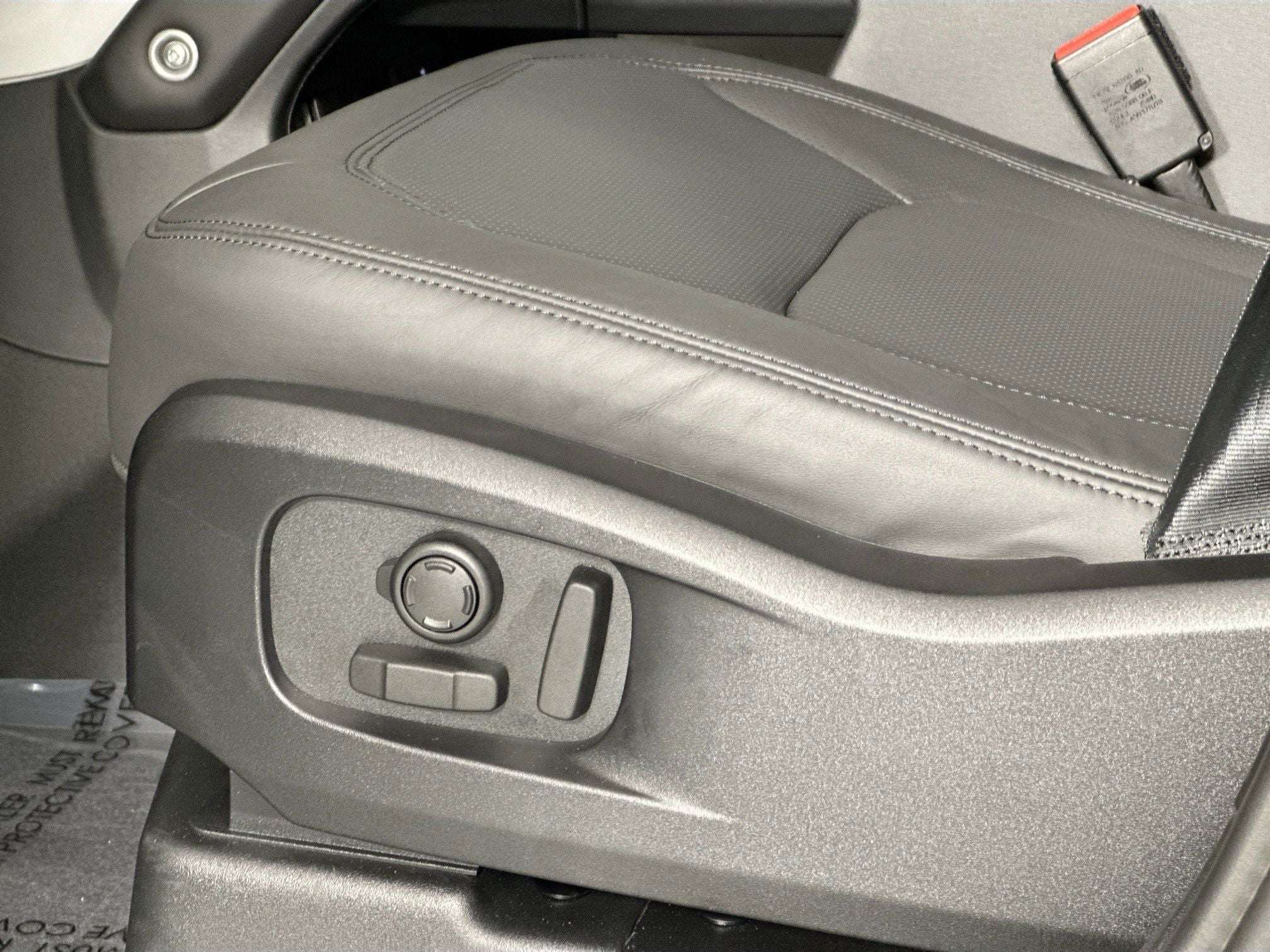 2026 Land Rover Defender 110 X-Dynamic SE