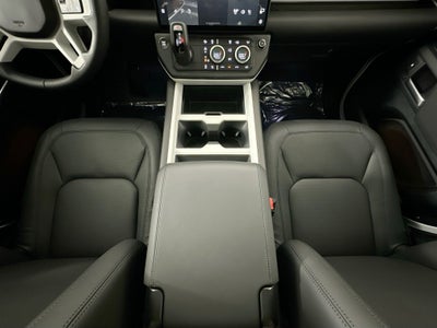 2026 Land Rover Defender 110 X-Dynamic SE