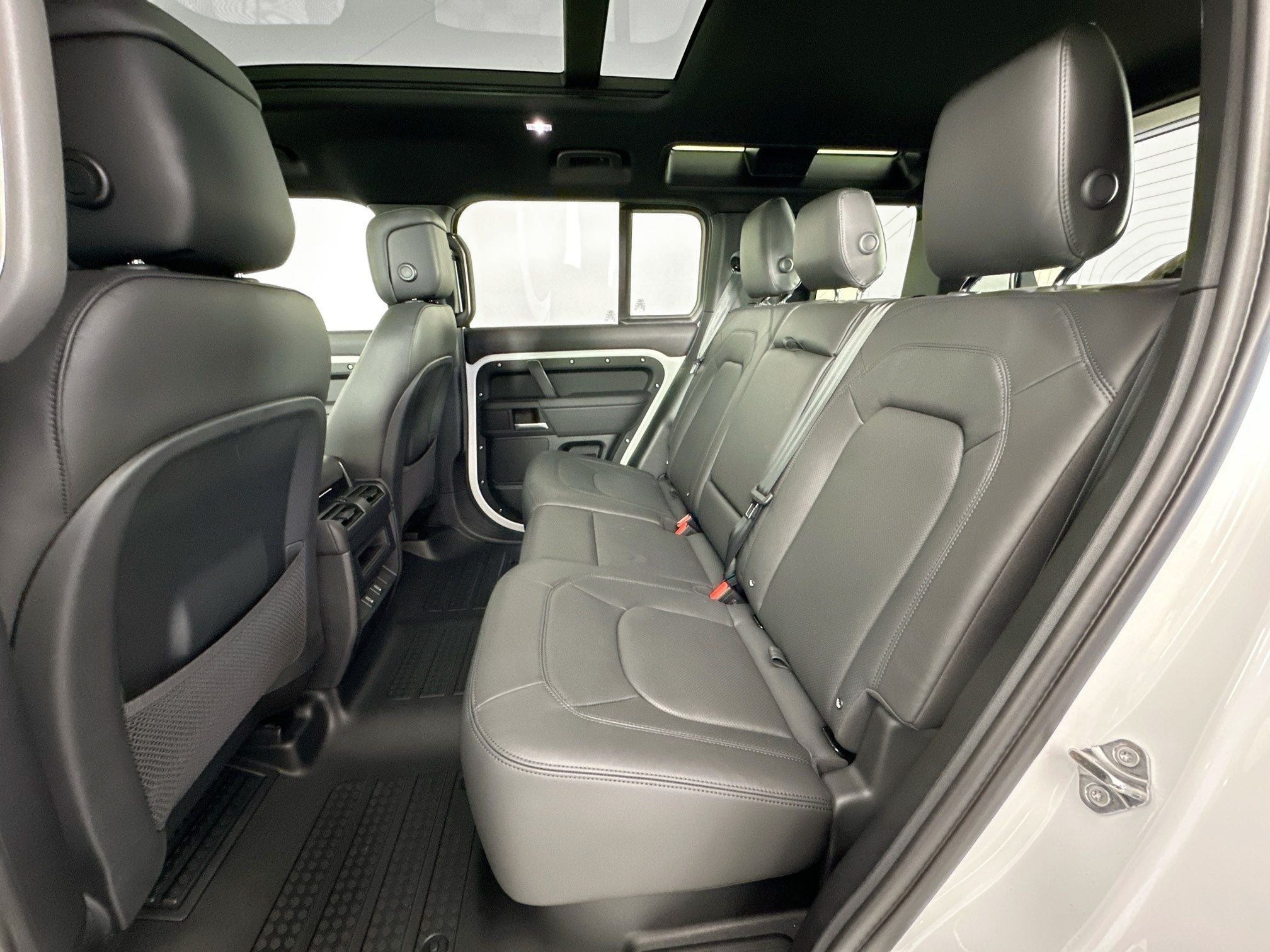 2026 Land Rover Defender 110 X-Dynamic SE